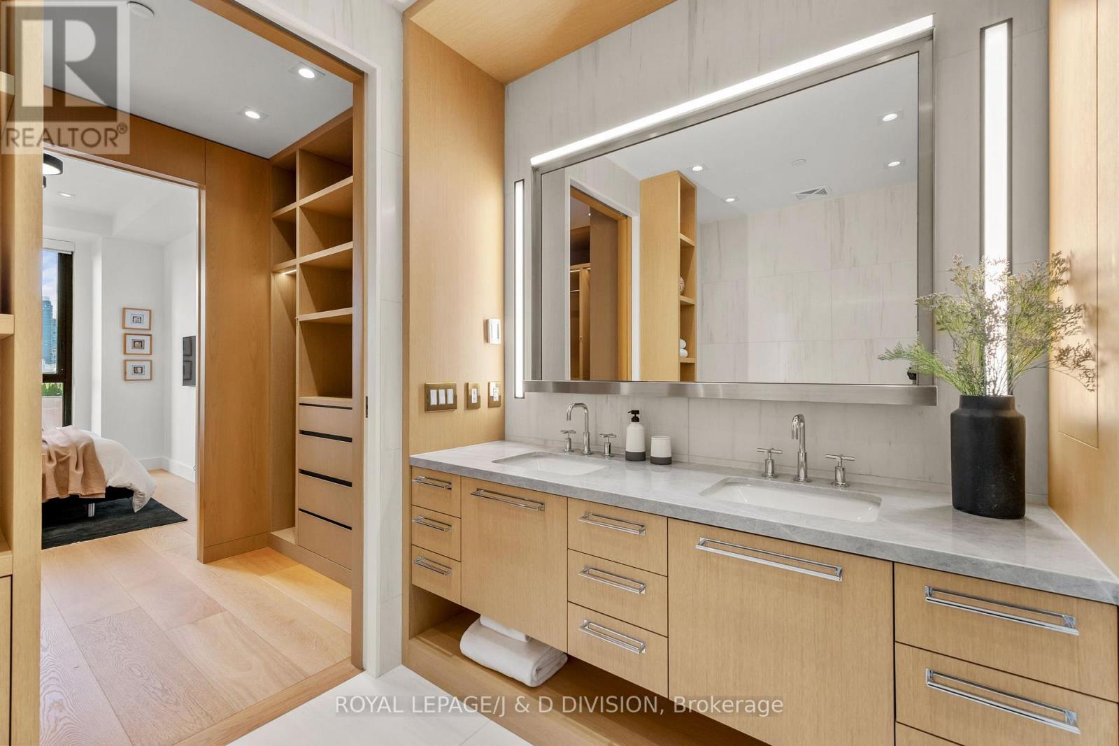 #710 1 STRATHGOWAN AVENUE - 19