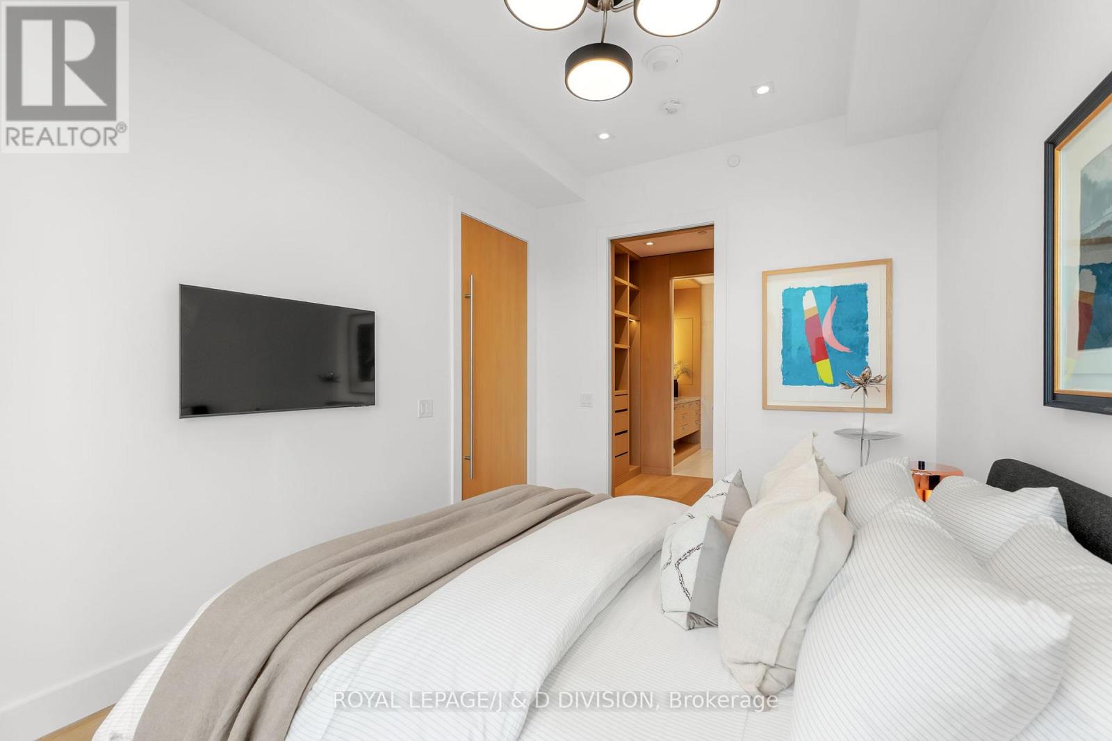 #710 1 STRATHGOWAN AVENUE - 14