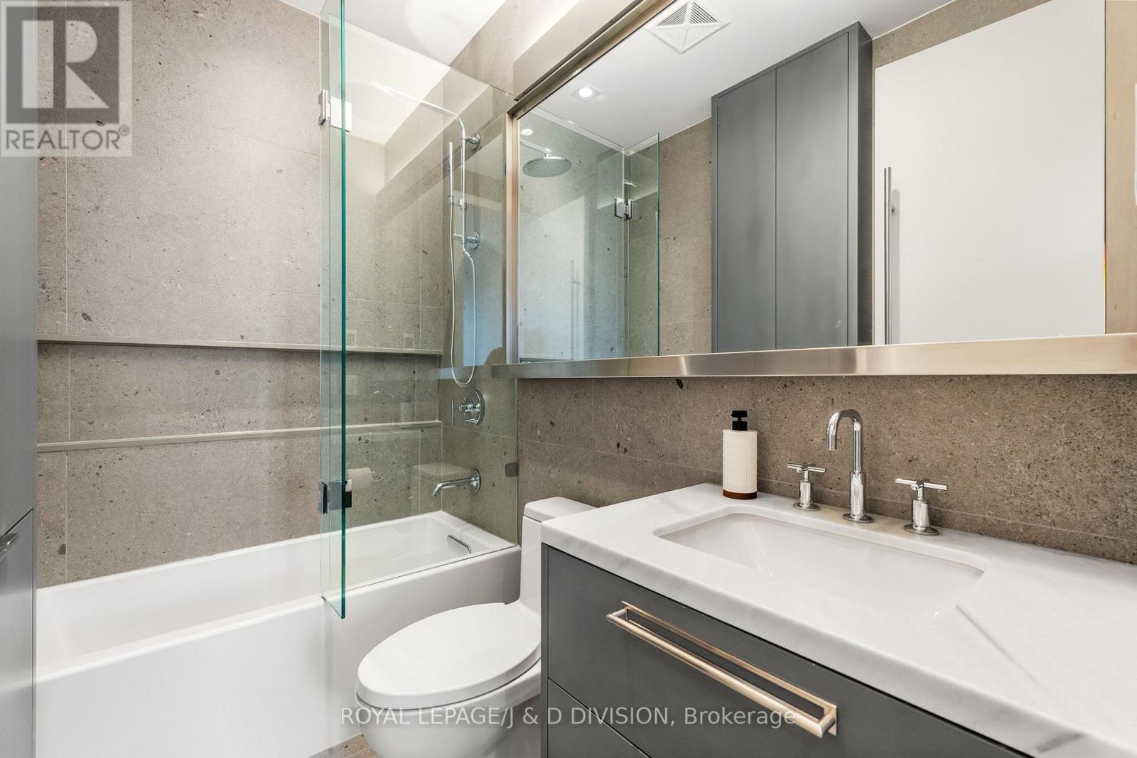 #710 1 STRATHGOWAN AVENUE - 22