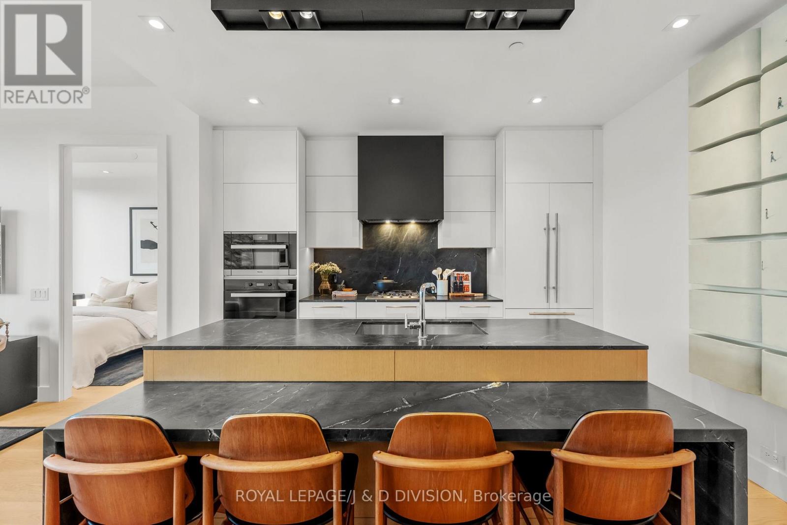 #710 1 STRATHGOWAN AVENUE - 5