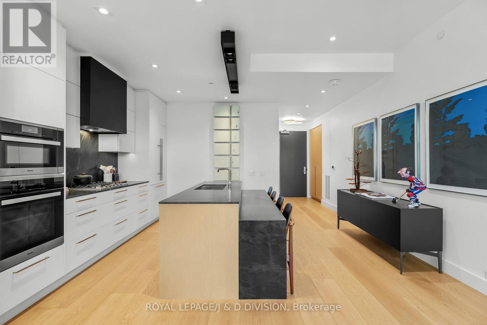 #710 1 STRATHGOWAN AVENUE - 6