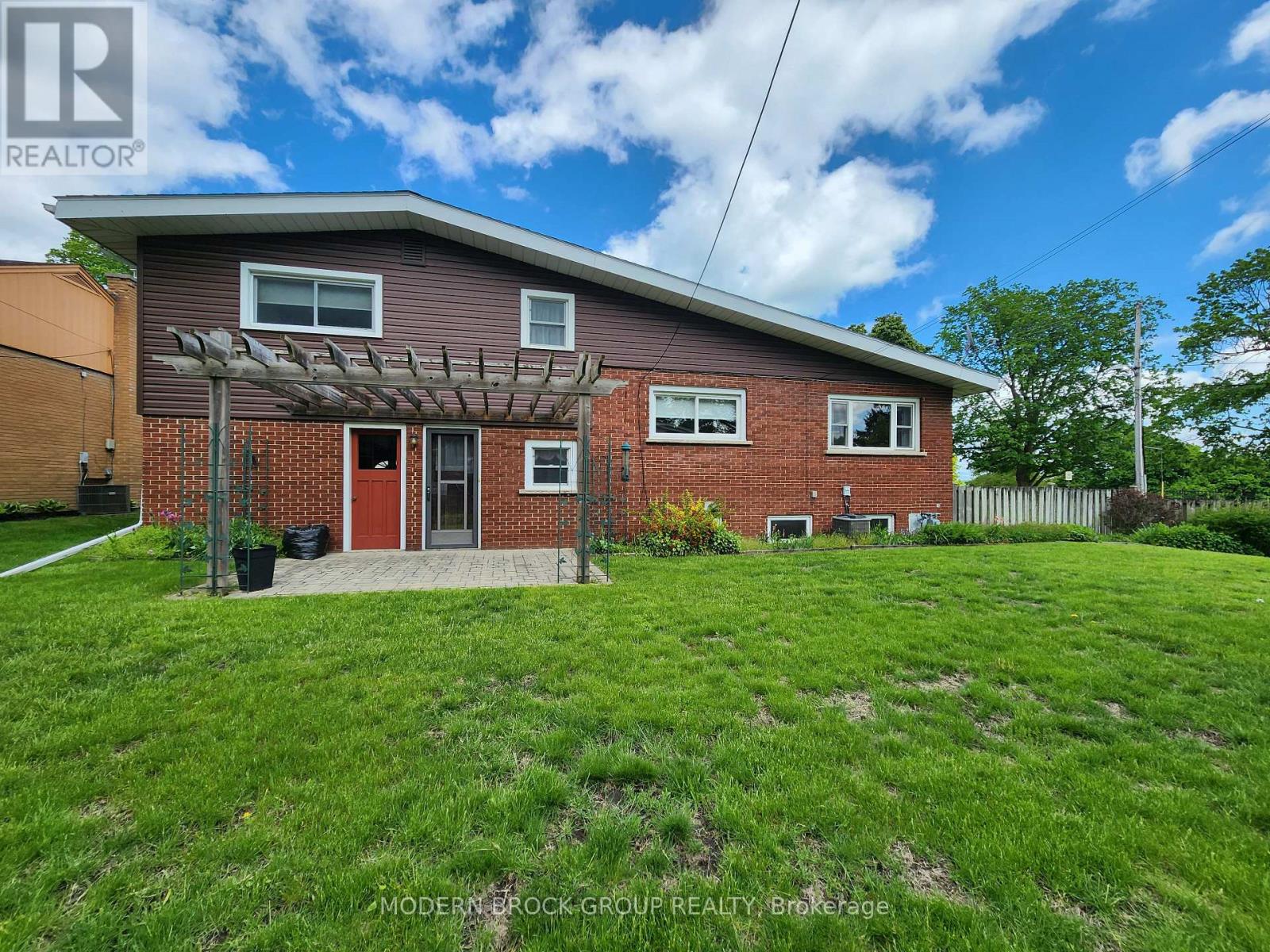2 WOODLAWN PLACE - 38