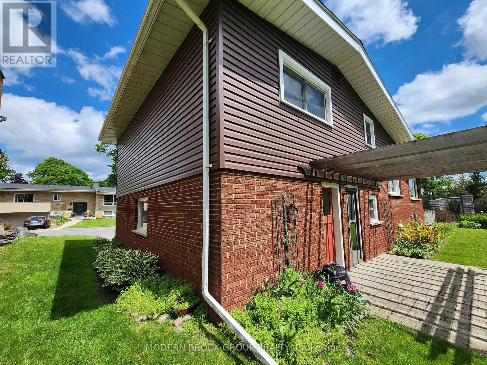 2 WOODLAWN PLACE - 41