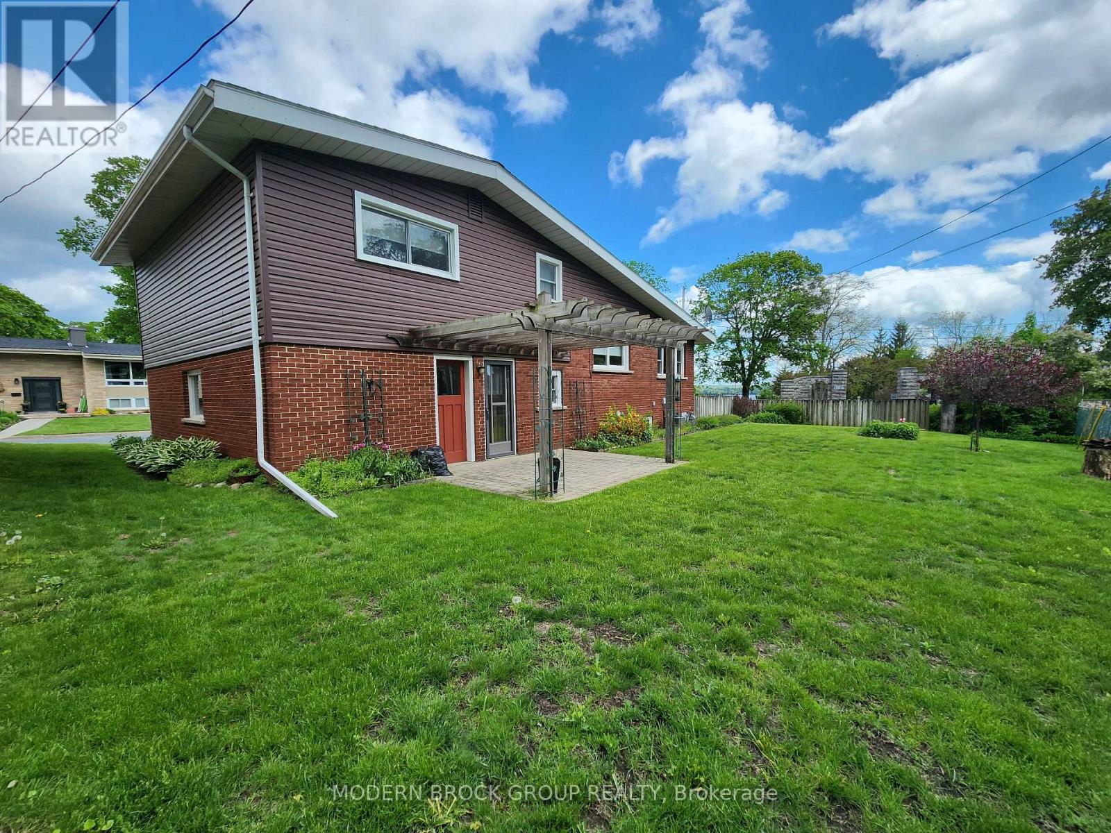 2 WOODLAWN PLACE - 40