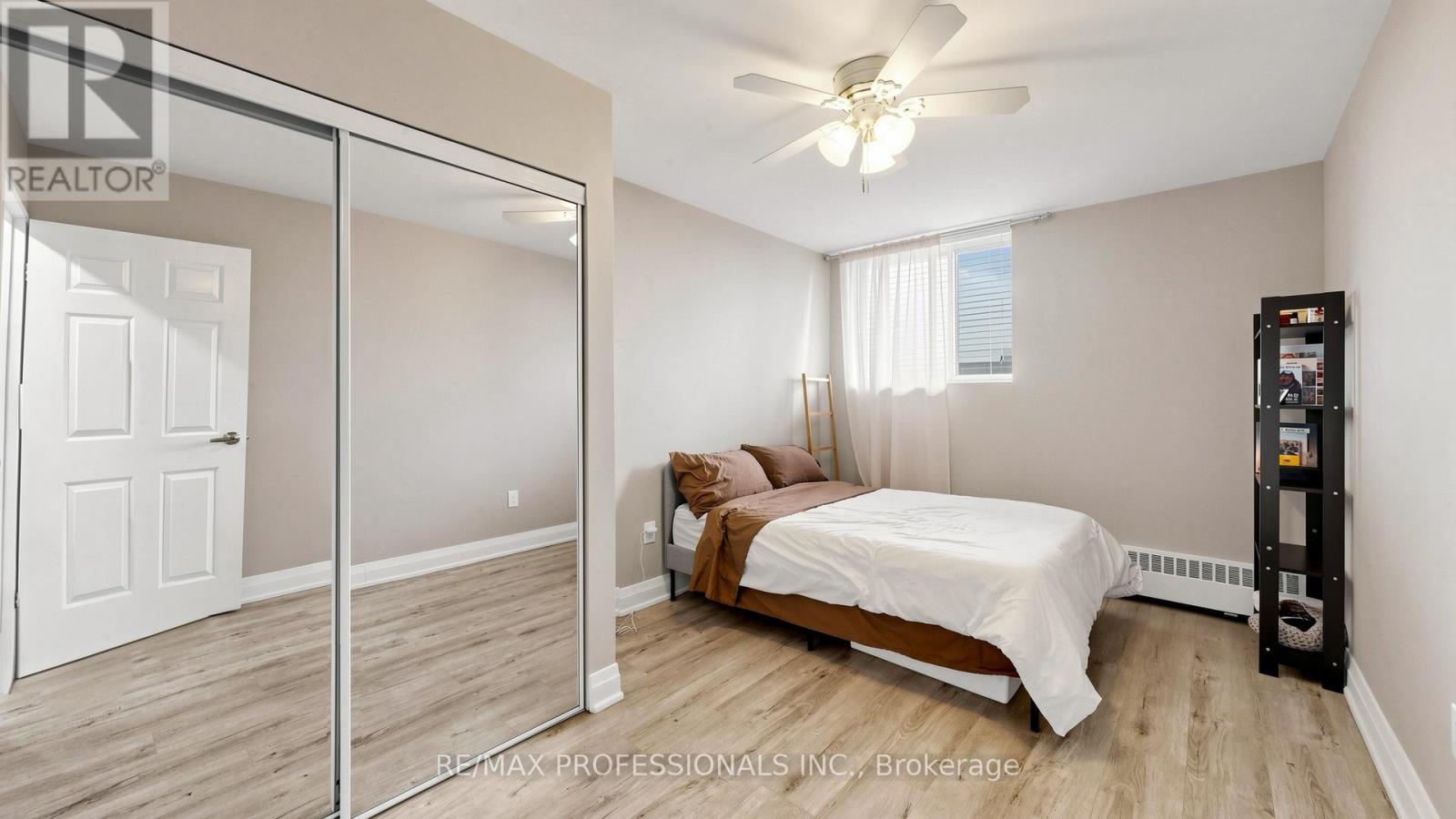#809 100 DUNDALK DRIVE - 11