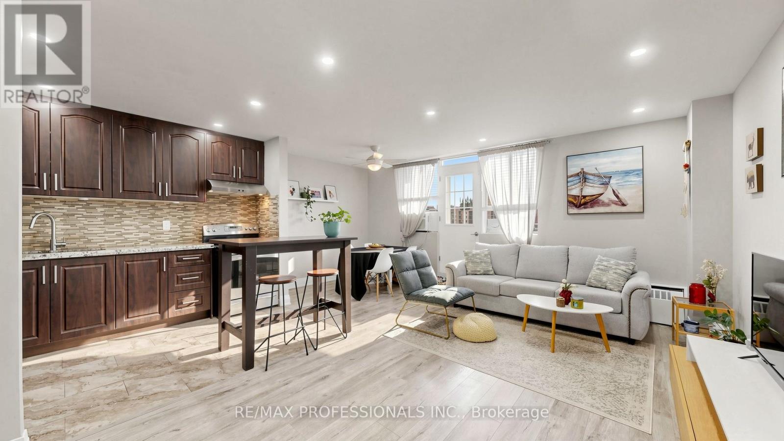 #809 100 DUNDALK DRIVE - 1