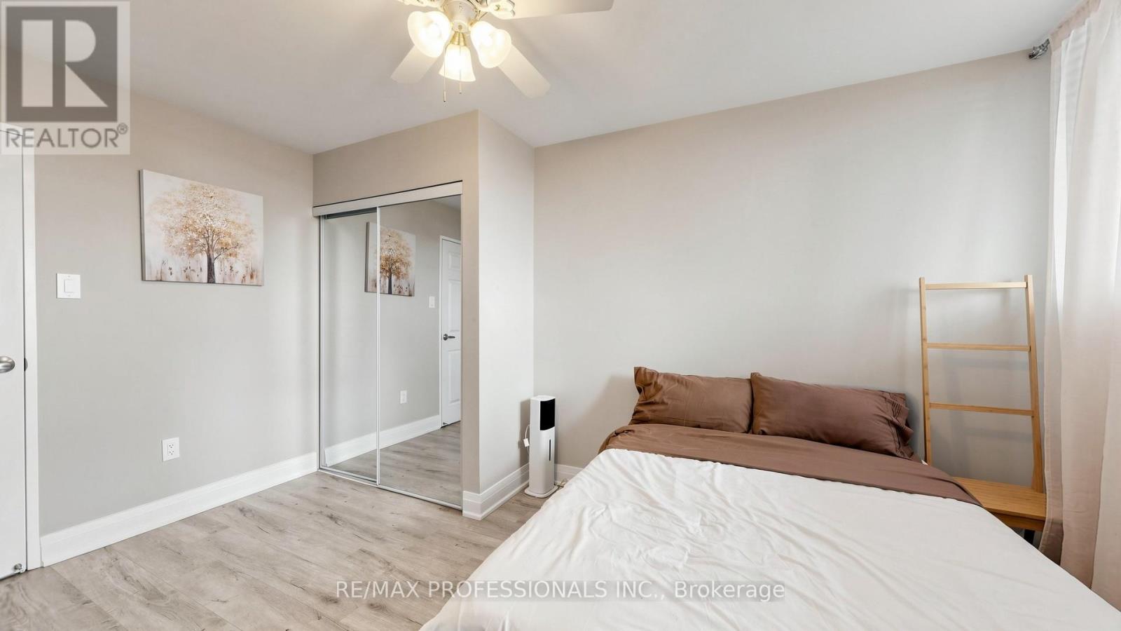 #809 100 DUNDALK DRIVE - 12
