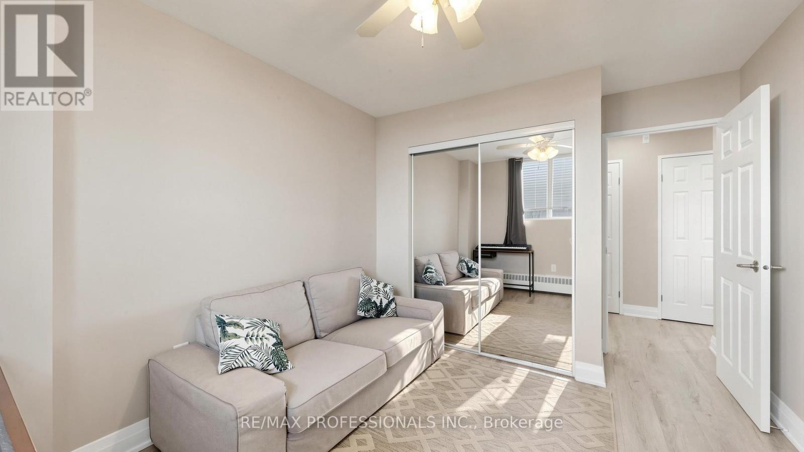 #809 100 DUNDALK DRIVE - 14