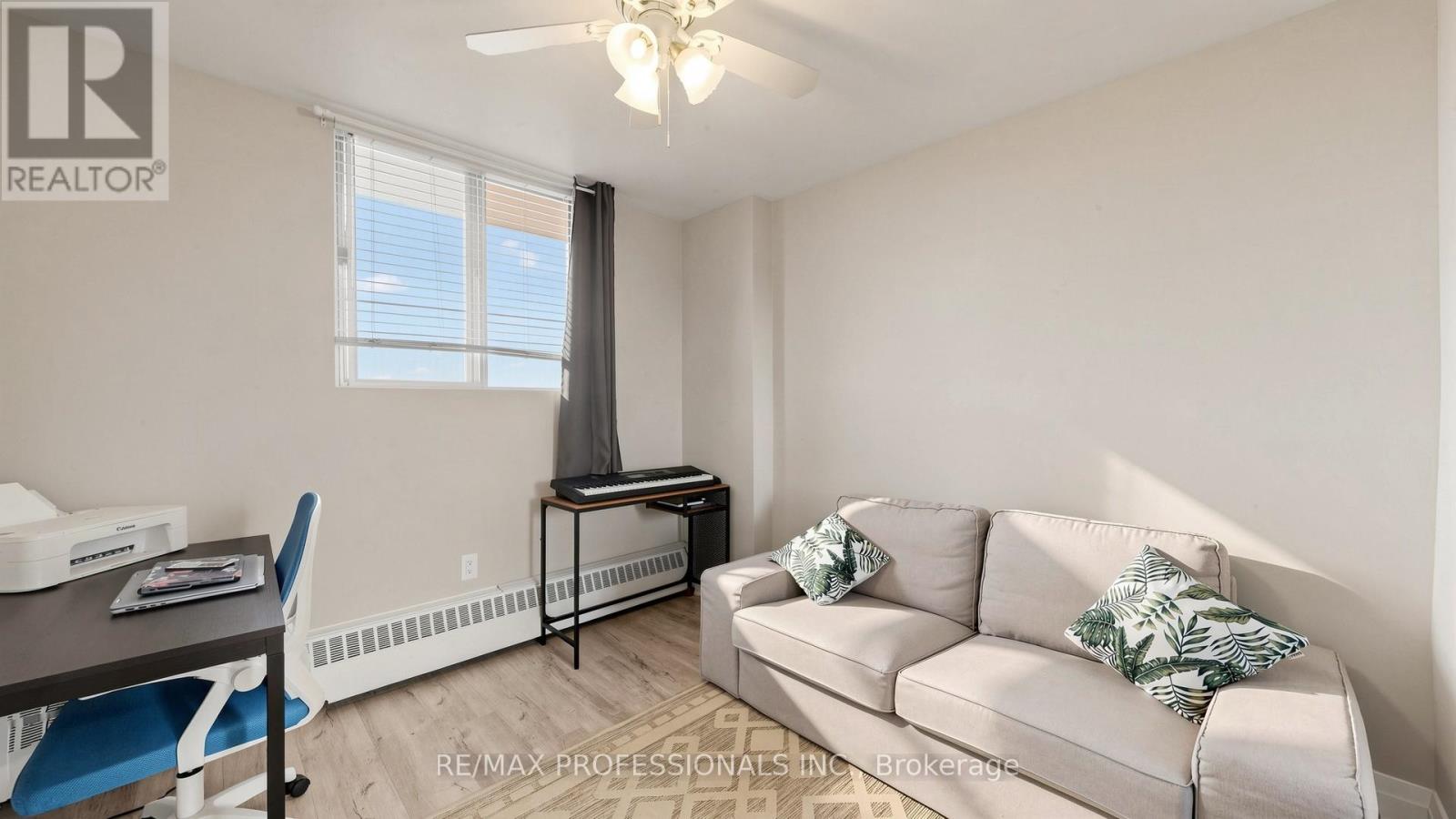 #809 100 DUNDALK DRIVE - 13