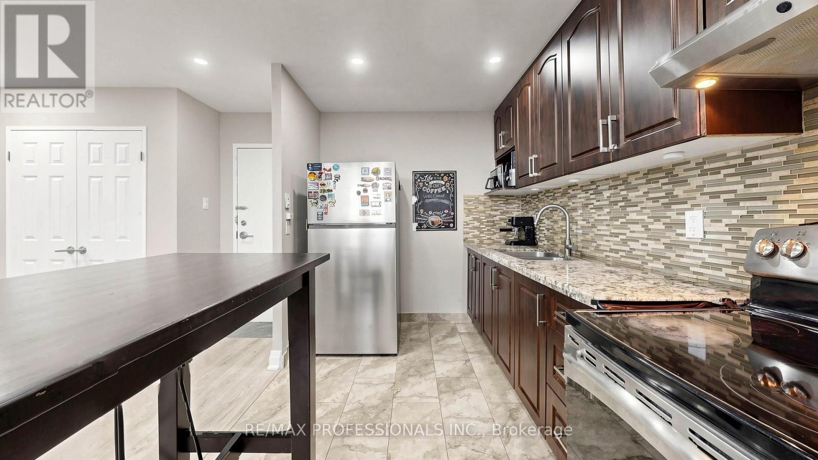 #809 100 DUNDALK DRIVE - 6