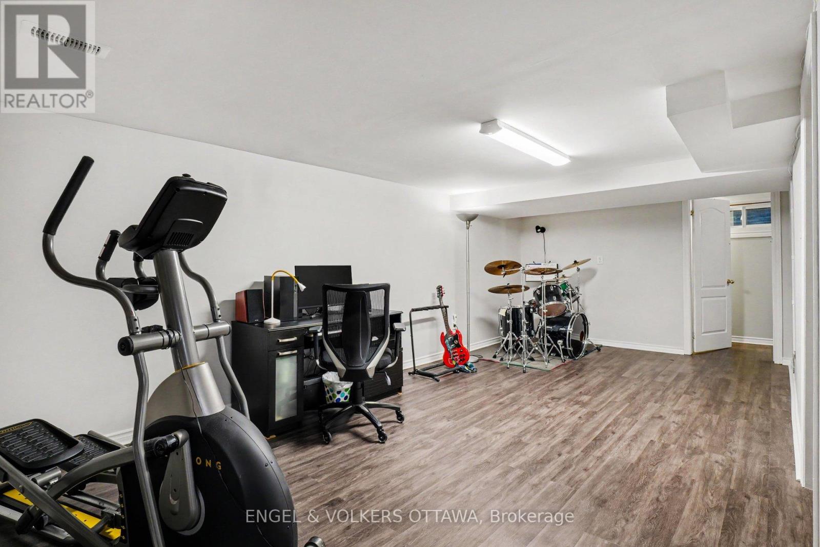 80 MORTON DRIVE - 26
