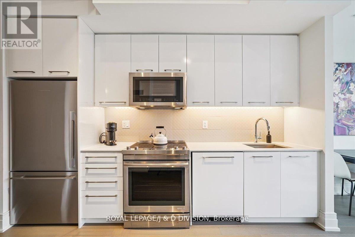 #405 90 NIAGARA STREET - 10