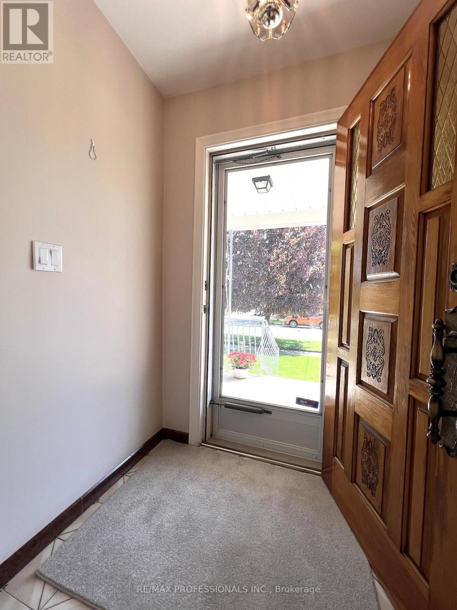 4 VAUXHALL DRIVE - 28