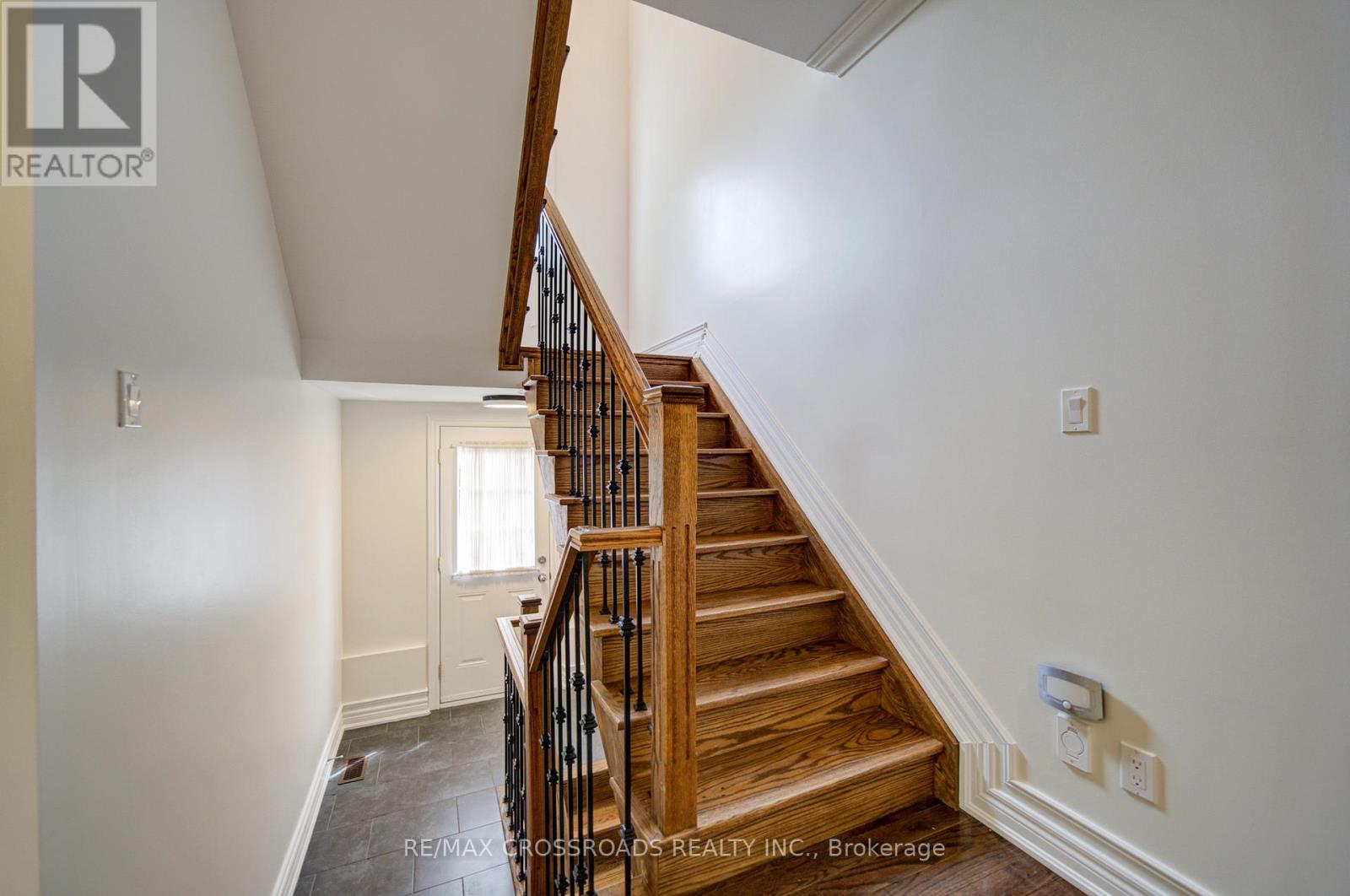 24 LYNN ROAD - 11