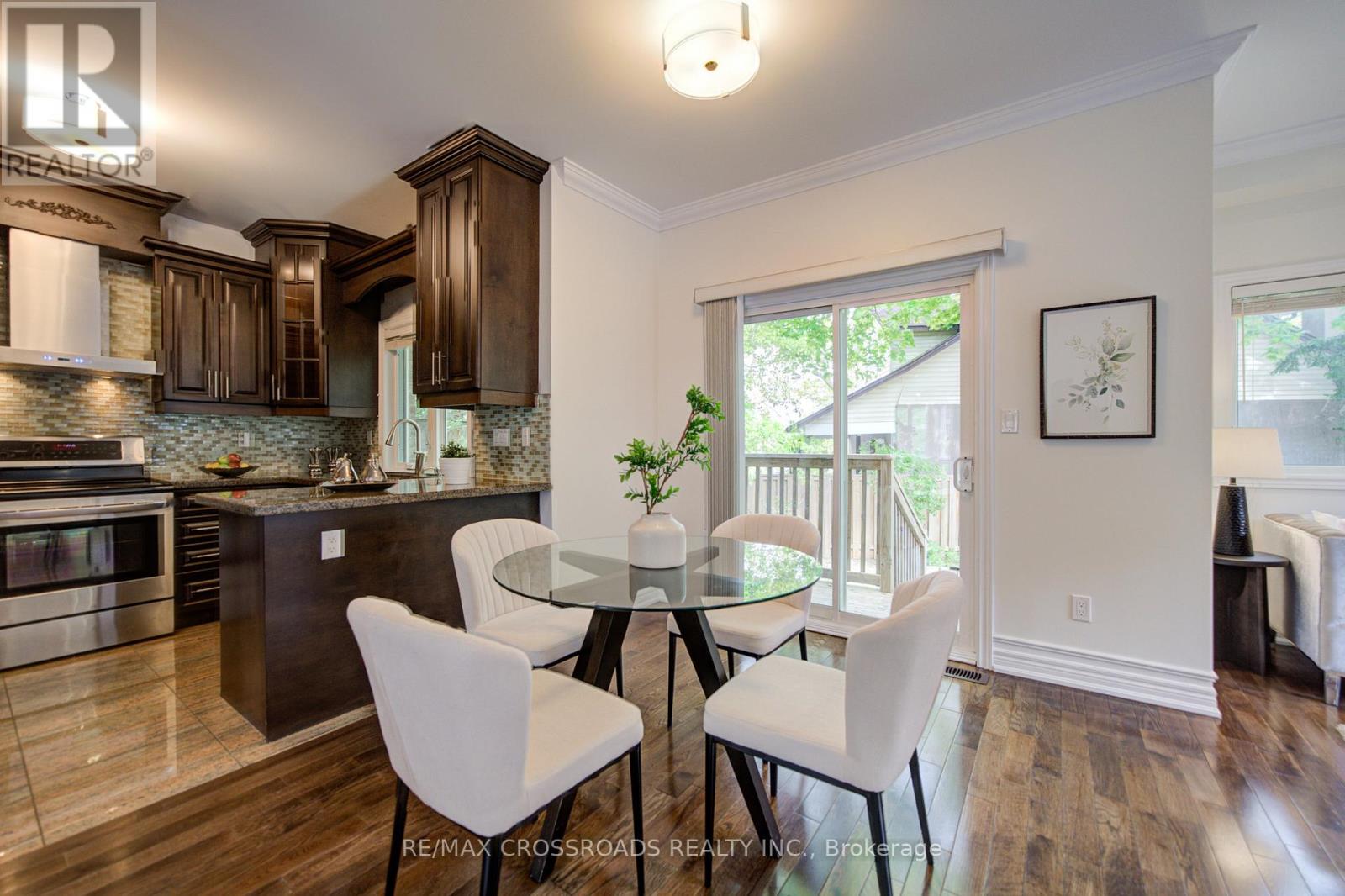 24 LYNN ROAD - 12