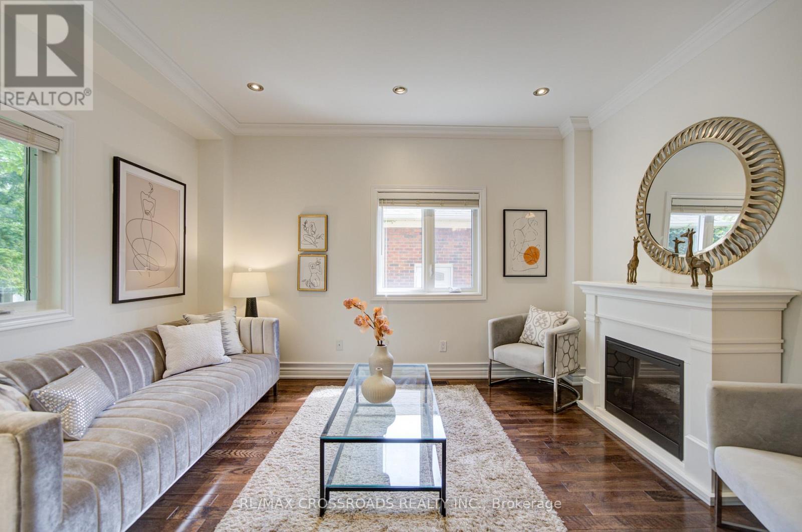 24 LYNN ROAD - 16