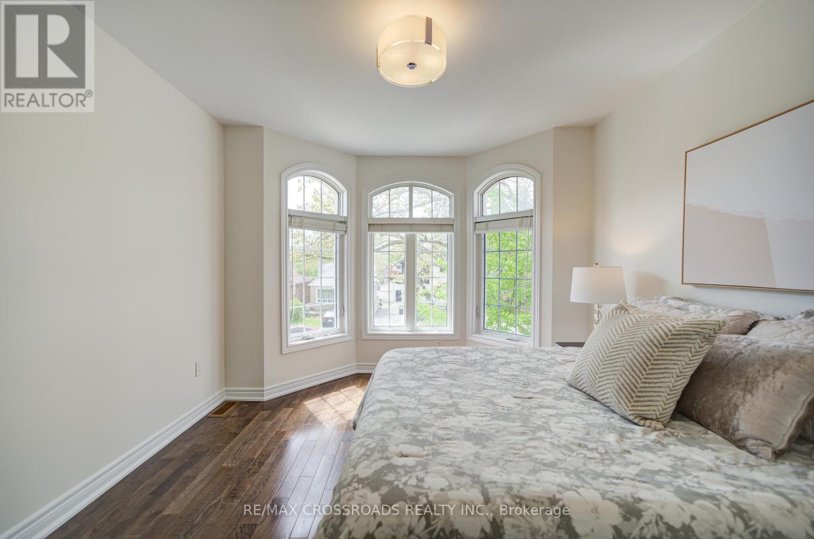 24 LYNN ROAD - 19