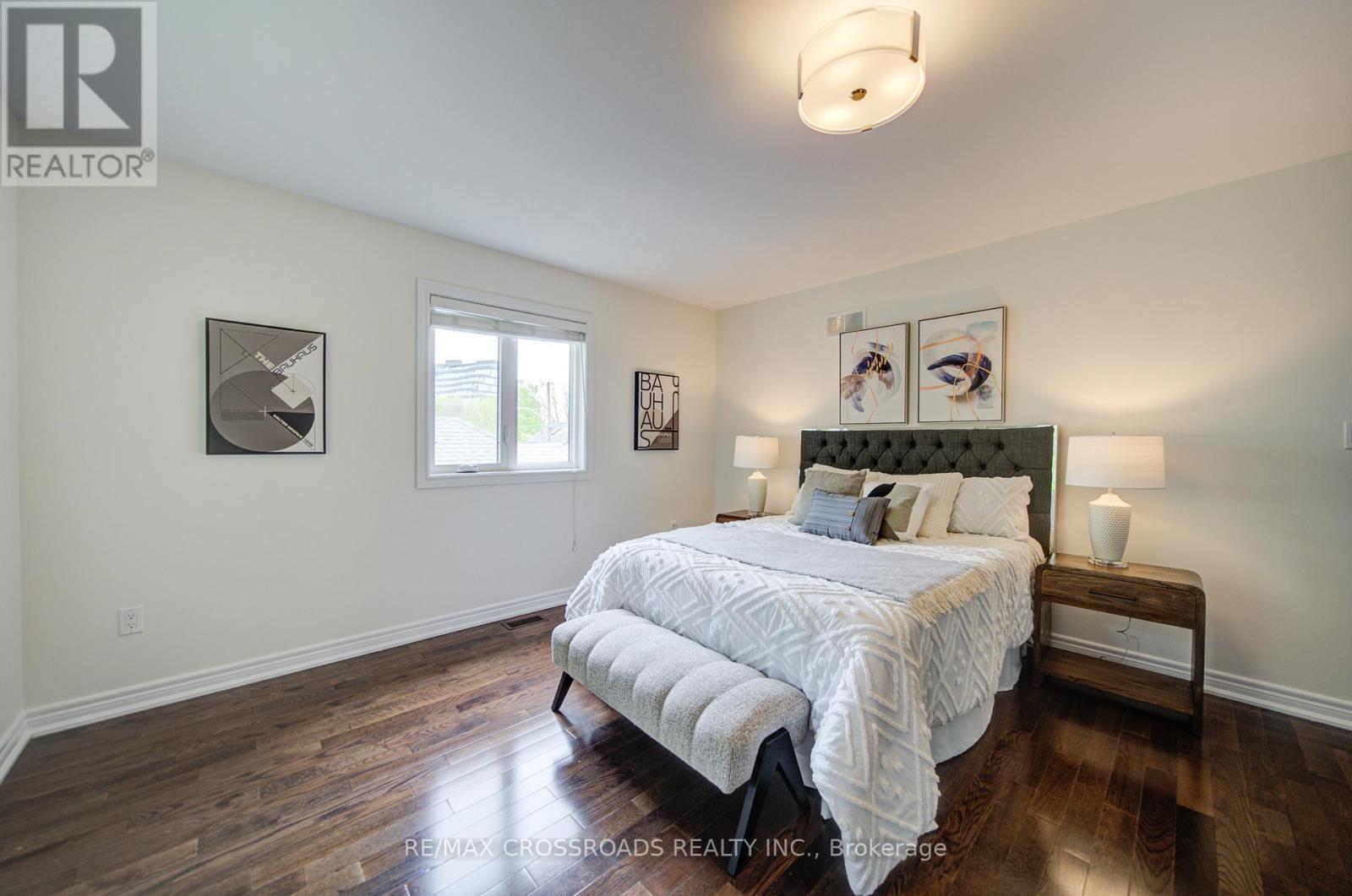 24 LYNN ROAD - 23