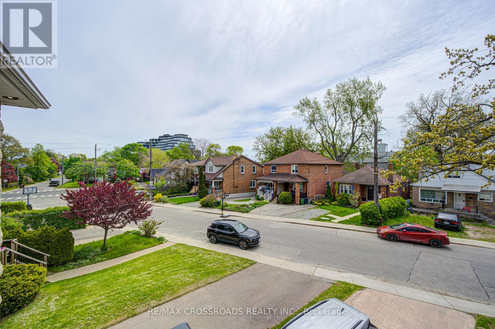 24 LYNN ROAD - 33