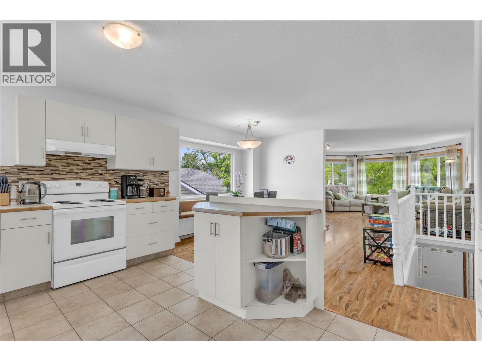 374 McTavish Crescent - 9