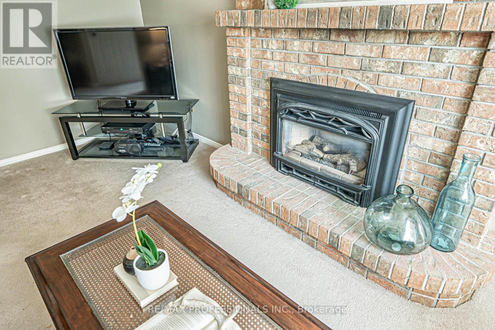 3953 SELKIRK PLACE - 10