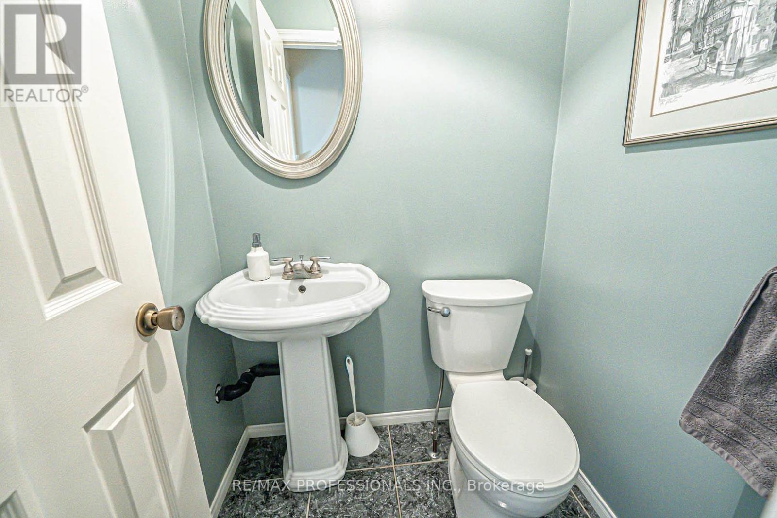 3953 SELKIRK PLACE - 17