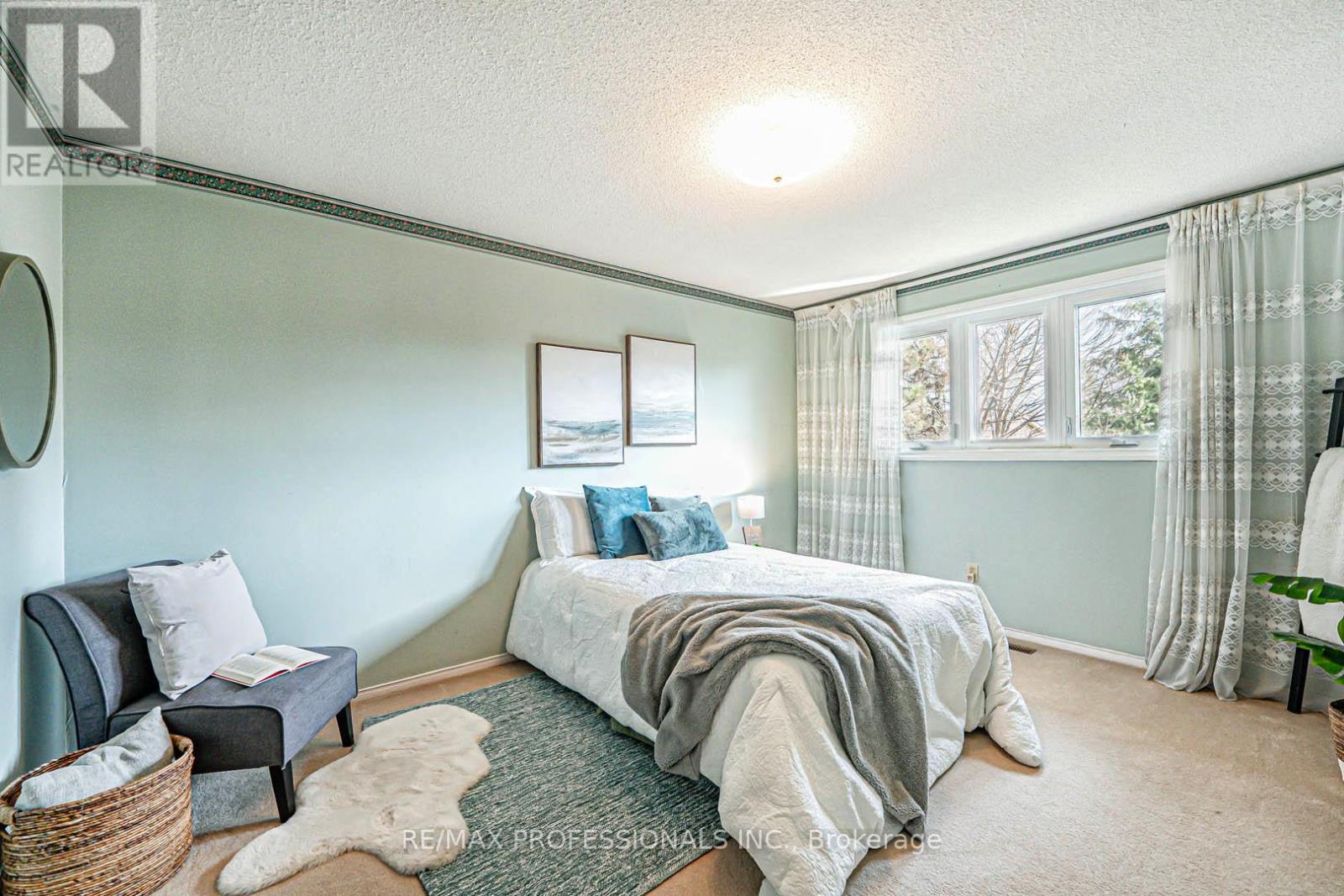 3953 SELKIRK PLACE - 24
