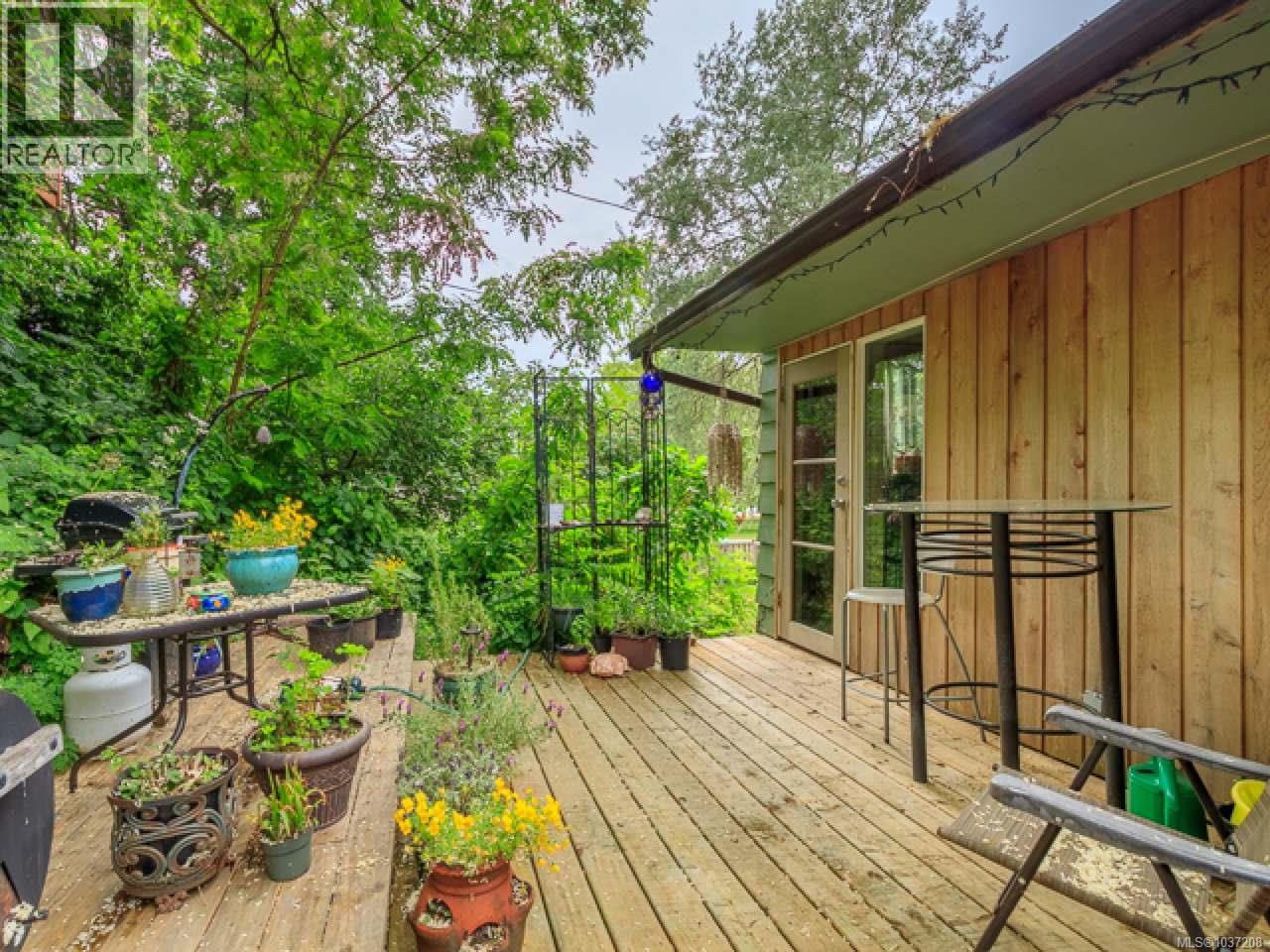 713 Victoria Rd - 11