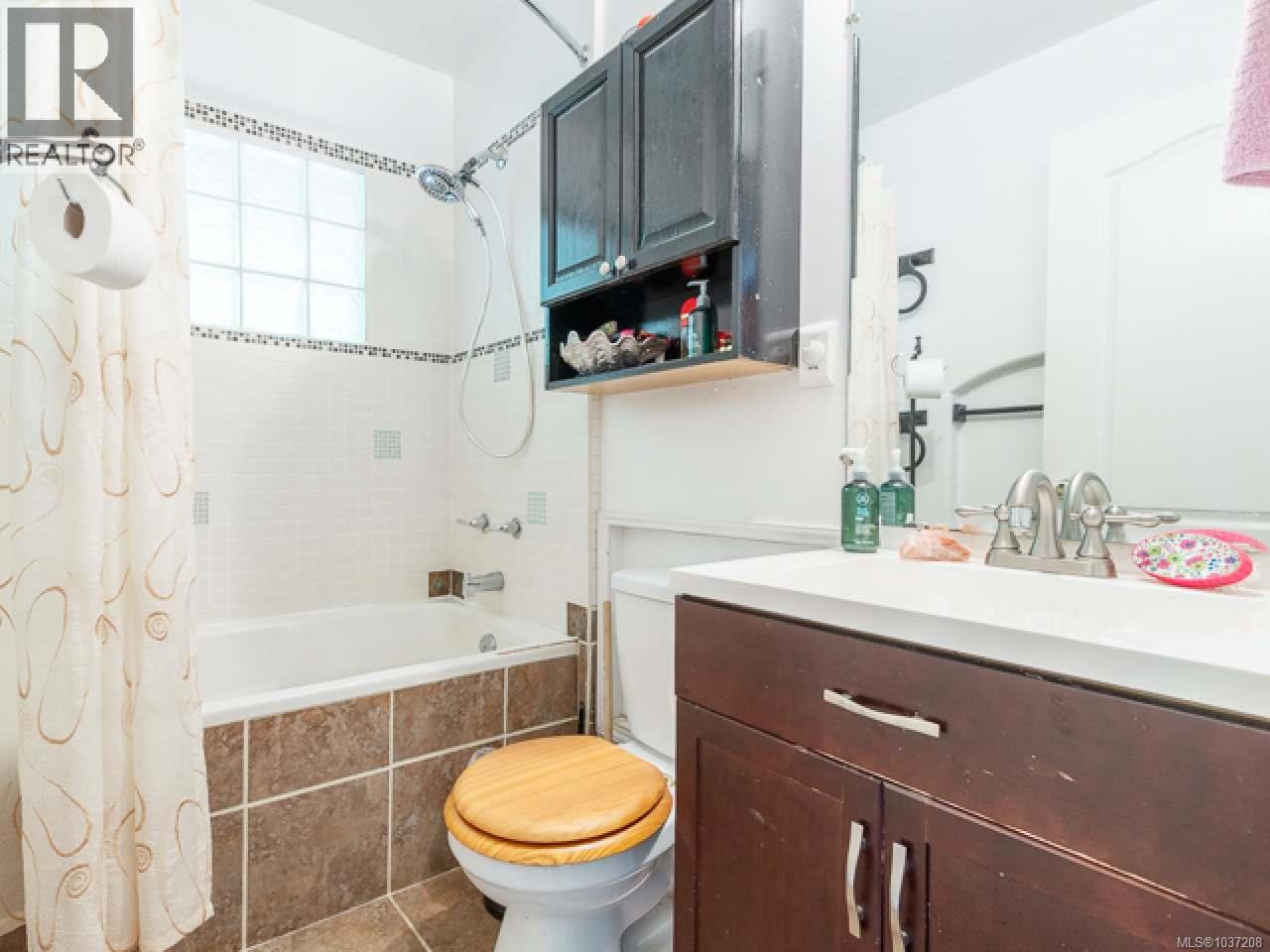 713 Victoria Rd - 17