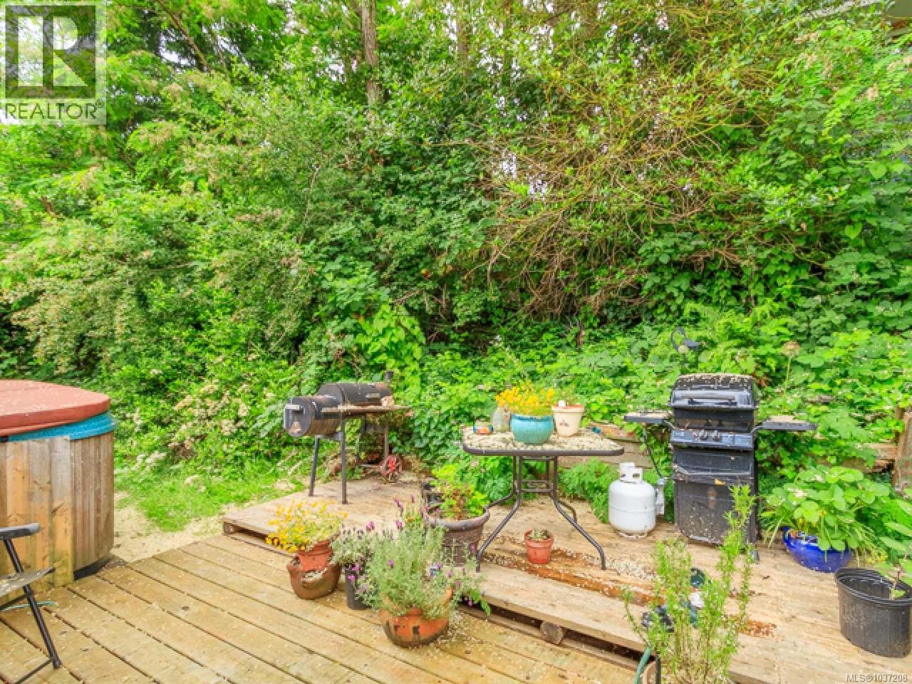 713 Victoria Rd - 28