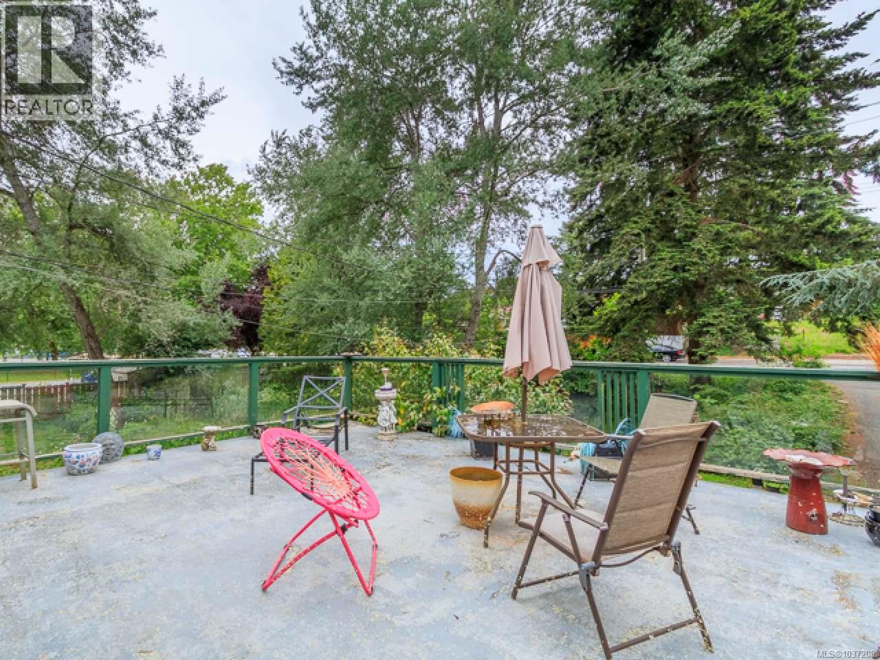 713 Victoria Rd - 25