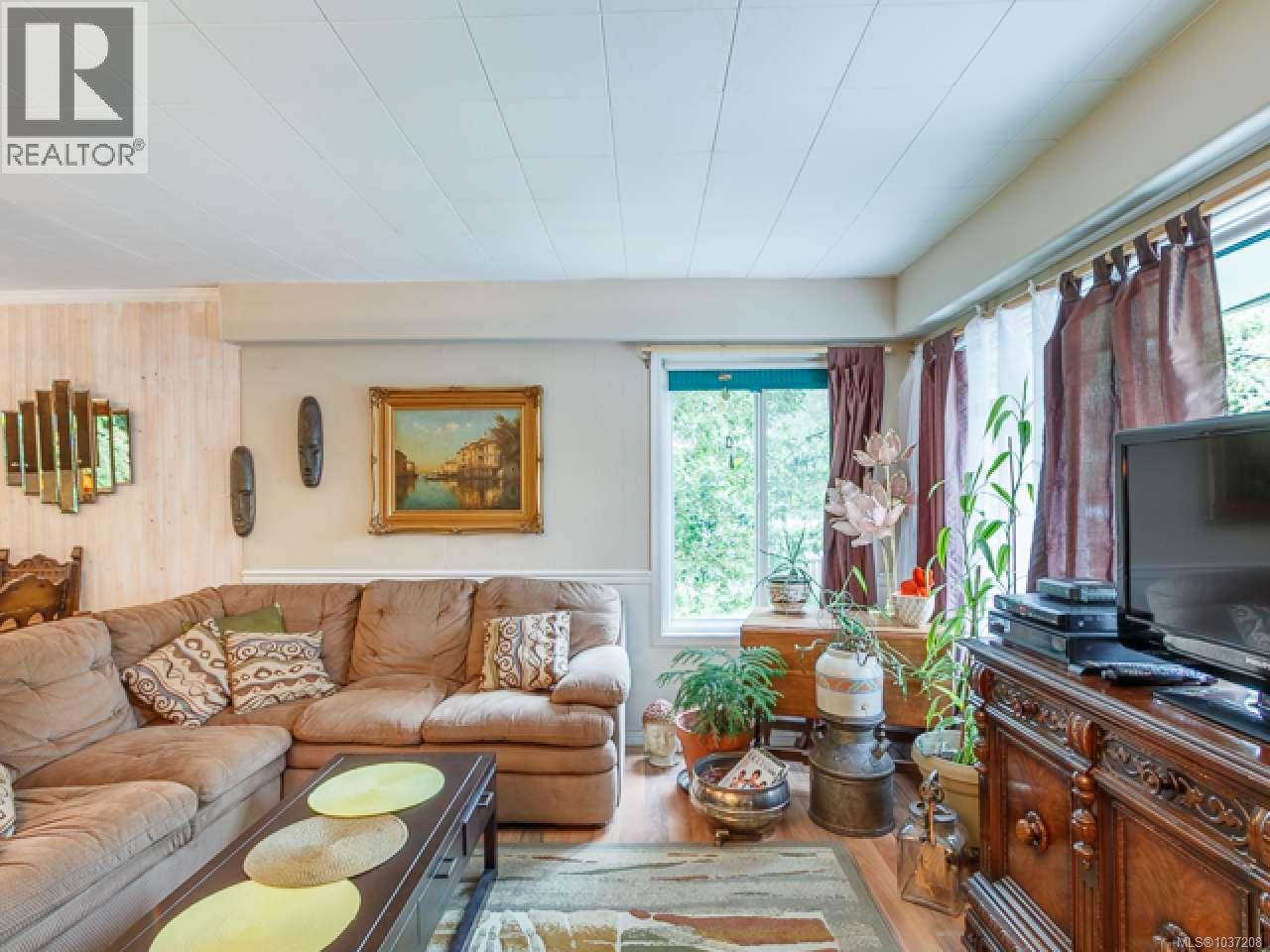 713 Victoria Rd - 6