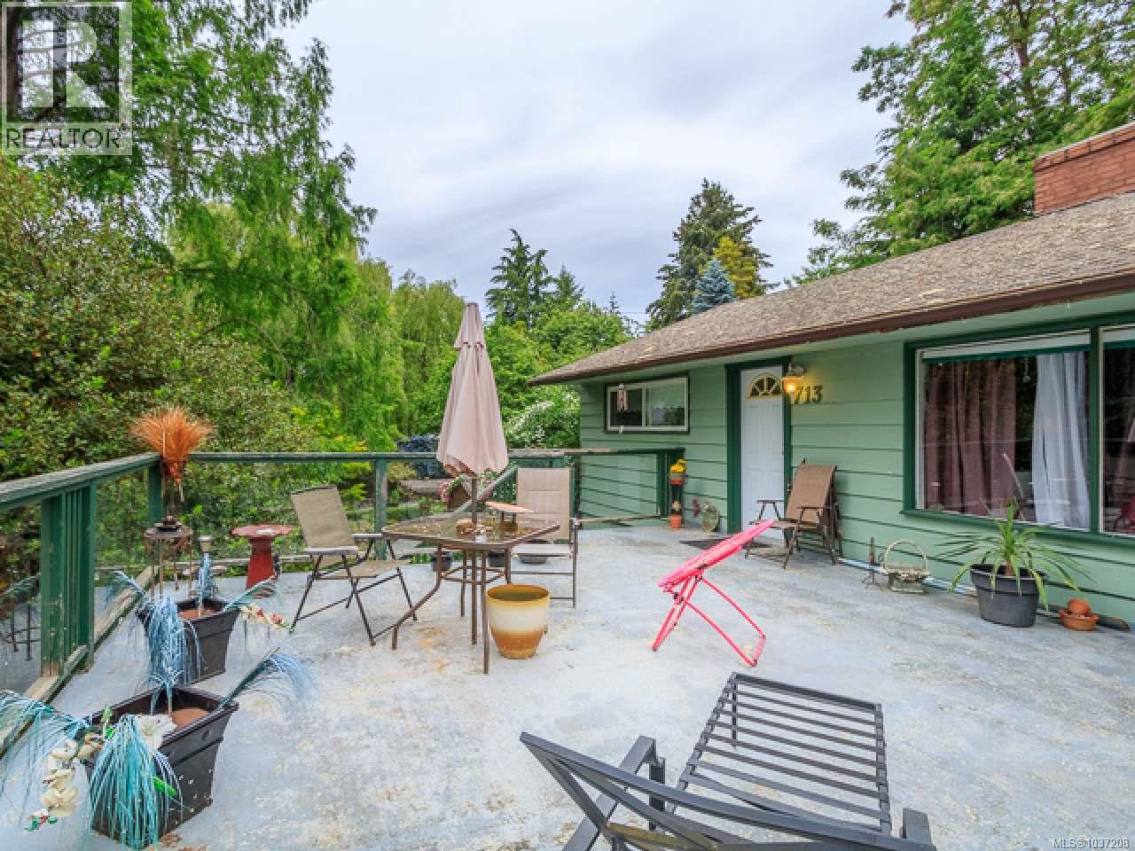 713 Victoria Rd - 10