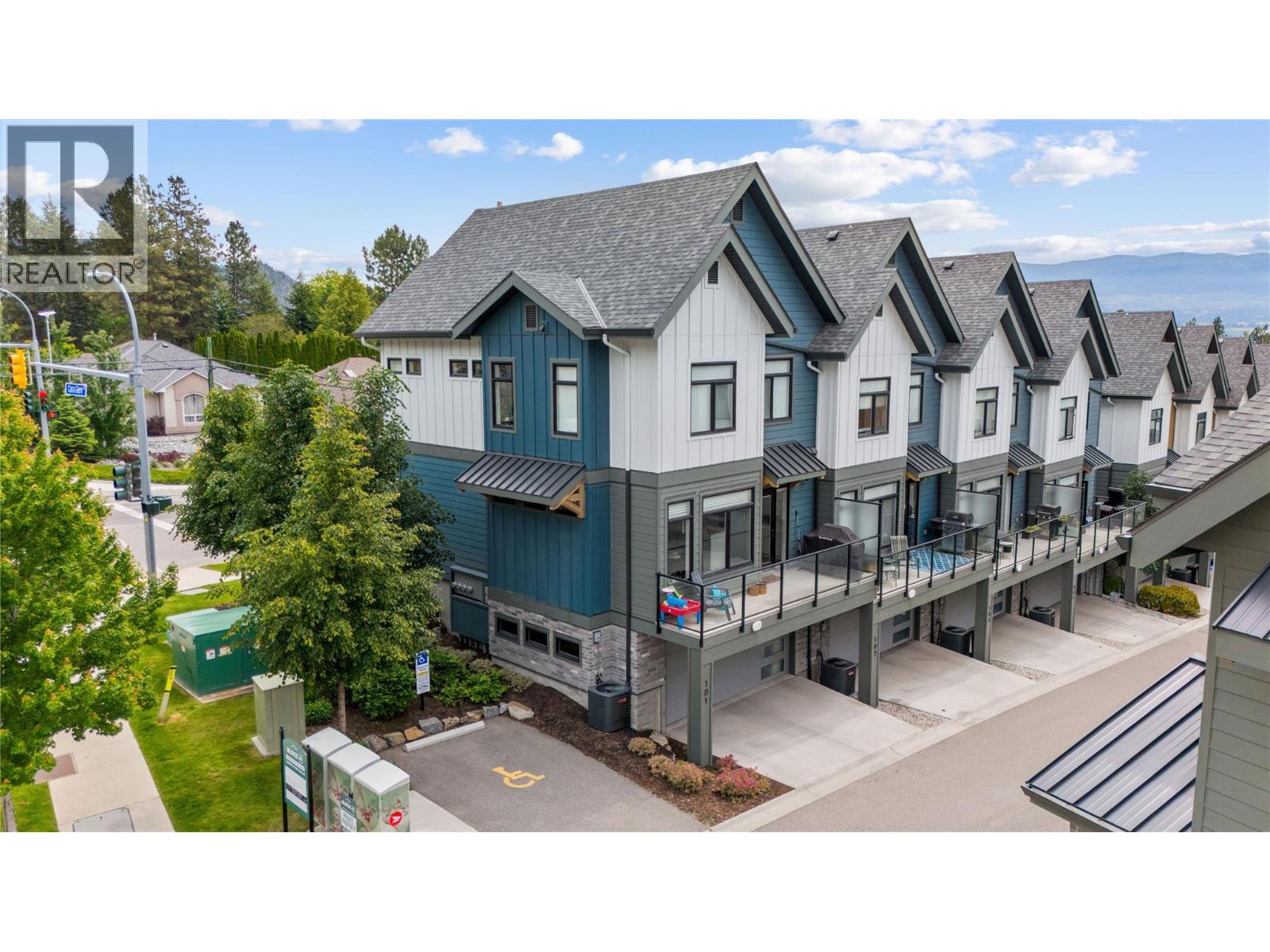 101 1435 Cara Glen Court, Kelowna