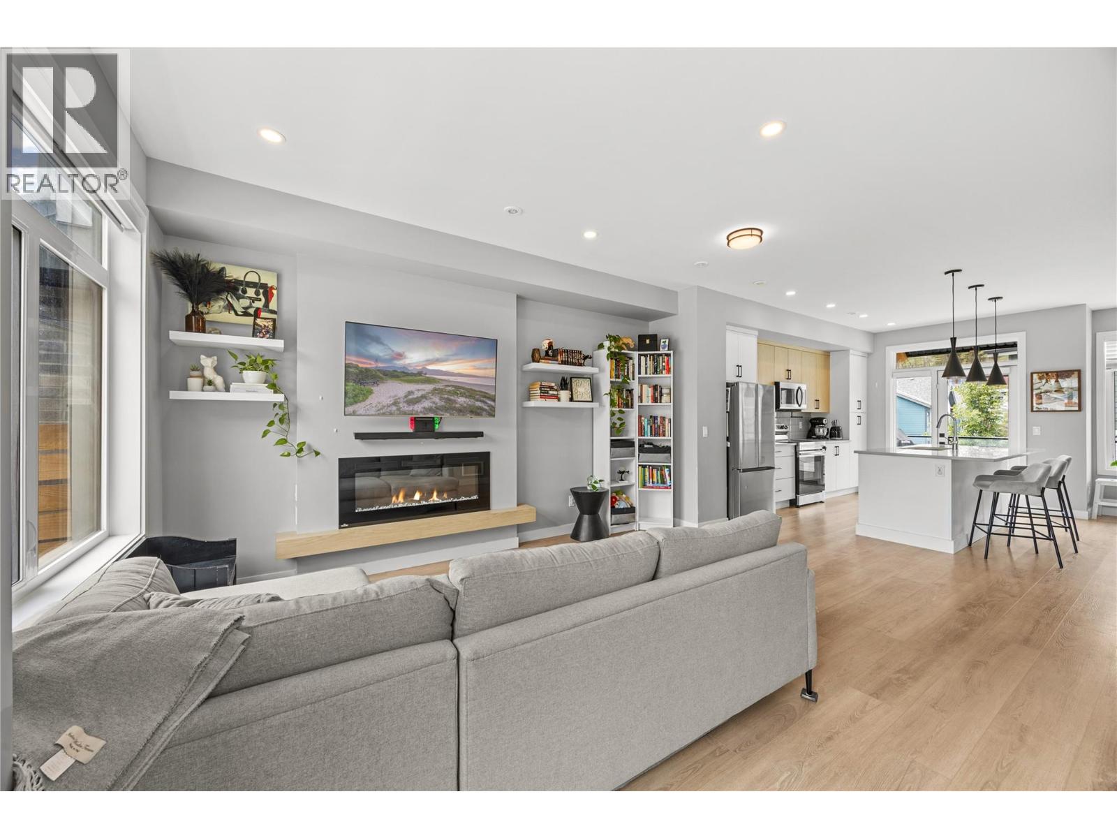 101 1435 Cara Glen Court, Kelowna