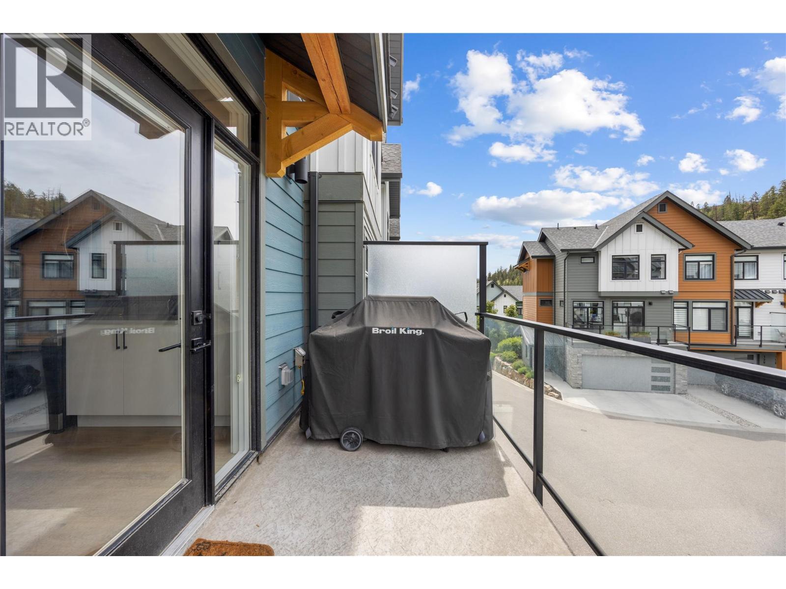 101 1435 Cara Glen Court, Kelowna