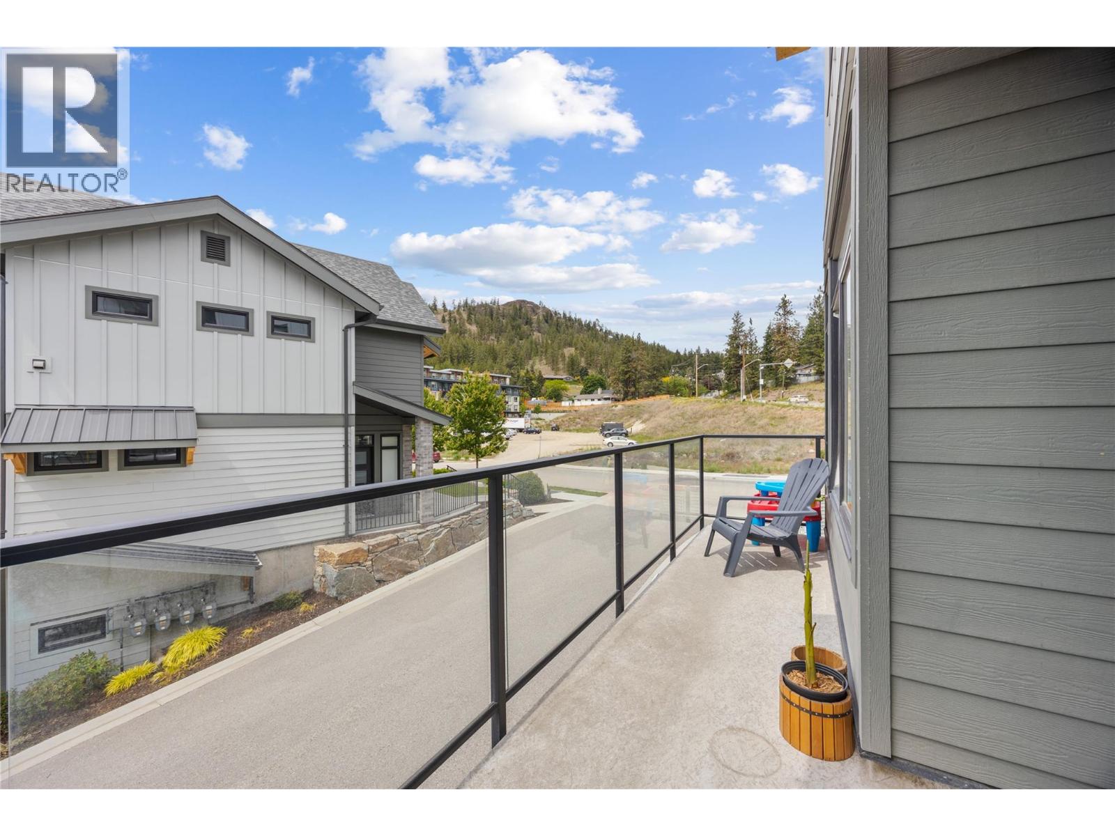 101 1435 Cara Glen Court, Kelowna