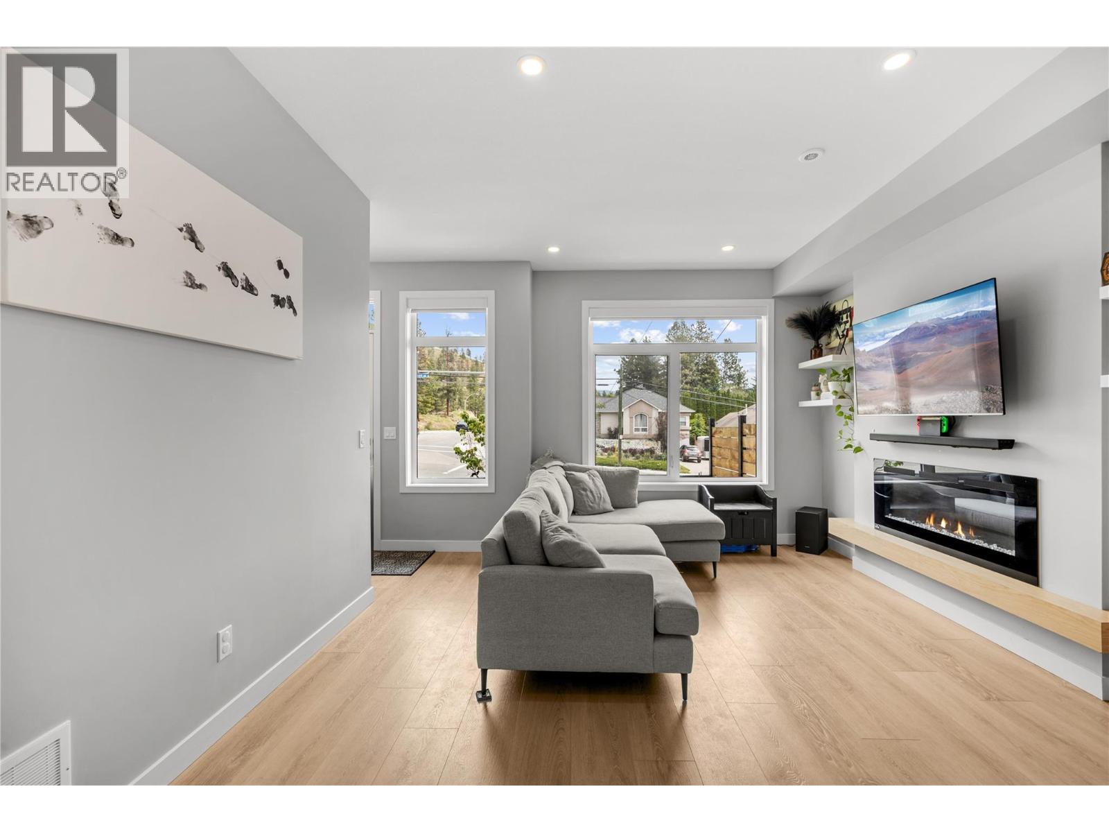 101 1435 Cara Glen Court, Kelowna
