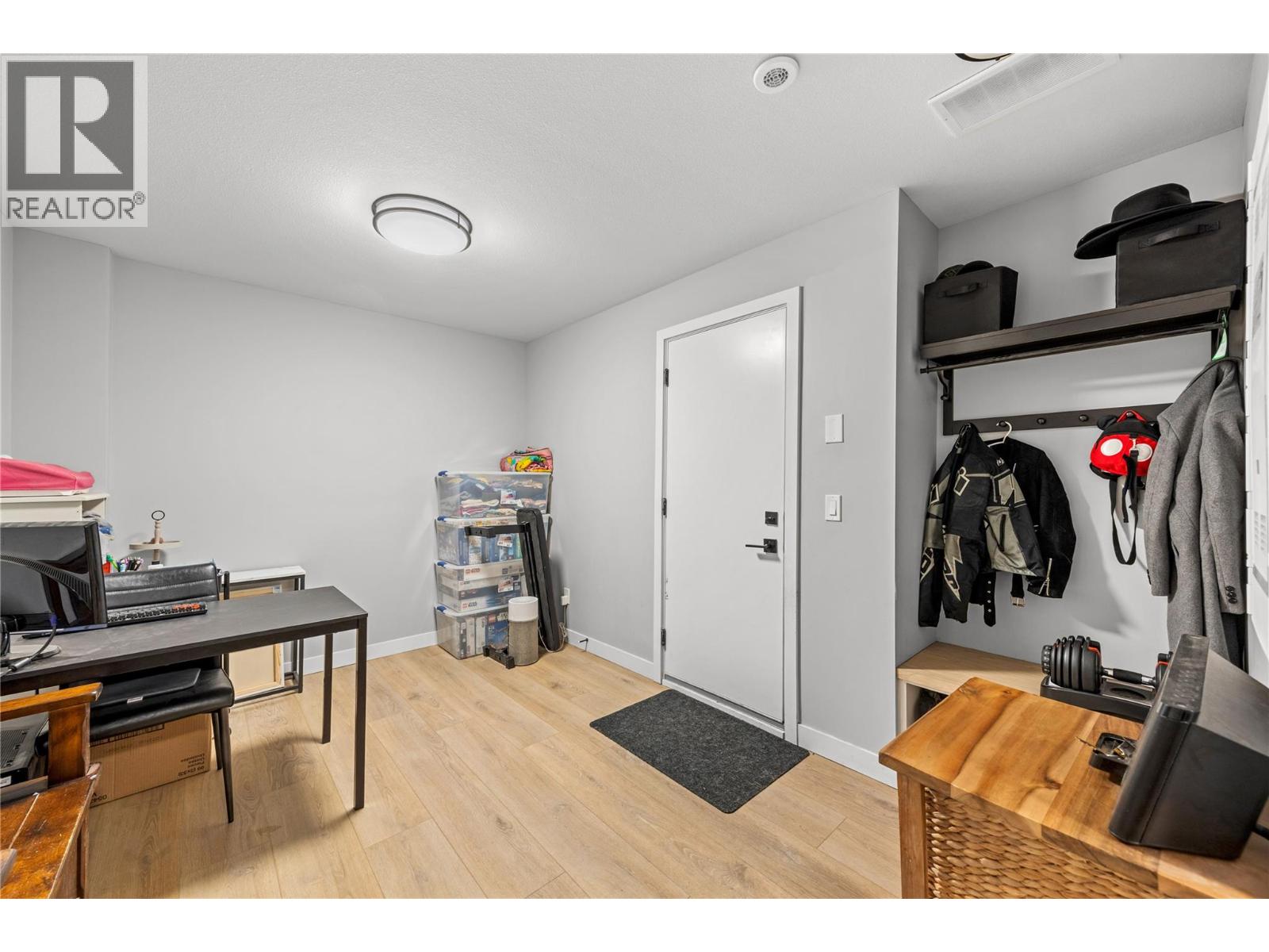 101 1435 Cara Glen Court, Kelowna