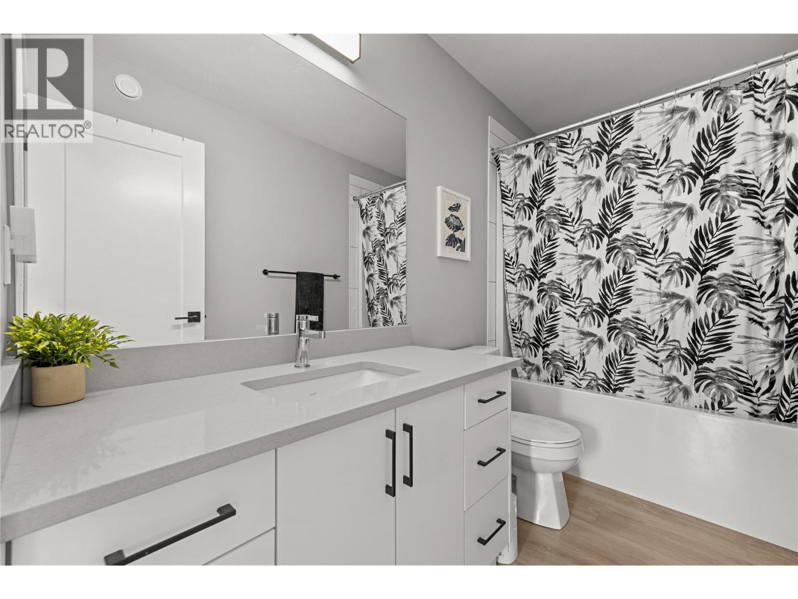 101 1435 Cara Glen Court, Kelowna