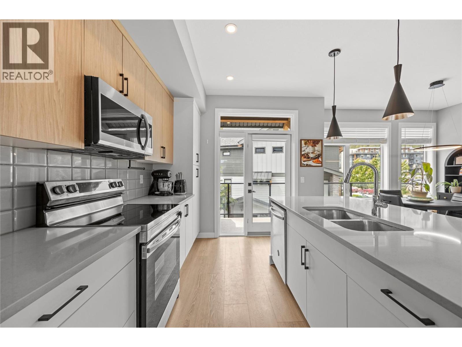 101 1435 Cara Glen Court, Kelowna