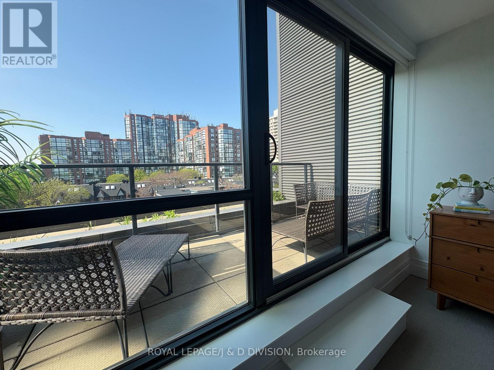 #405 90 NIAGARA STREET - 28