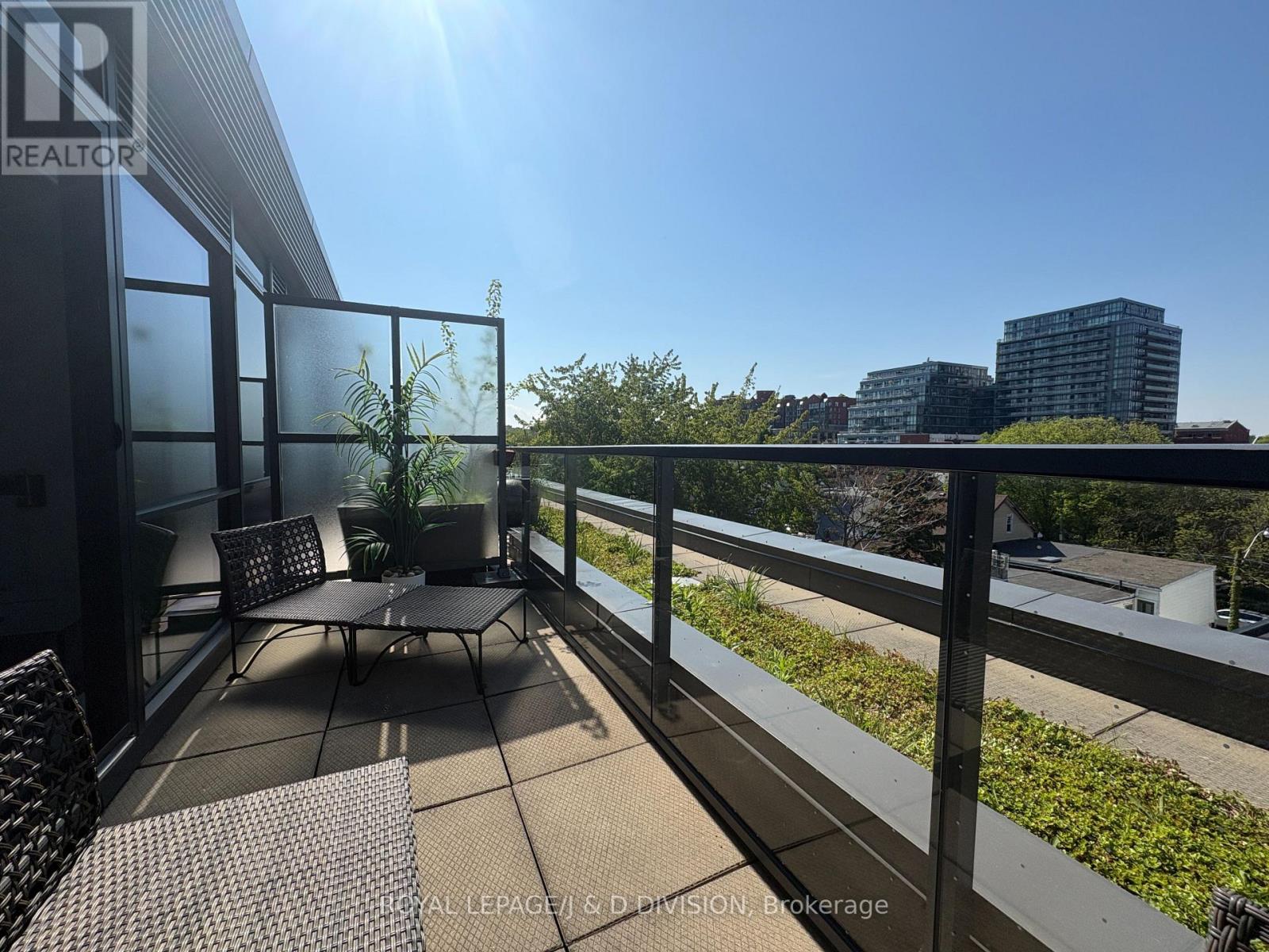 #405 90 NIAGARA STREET - 27