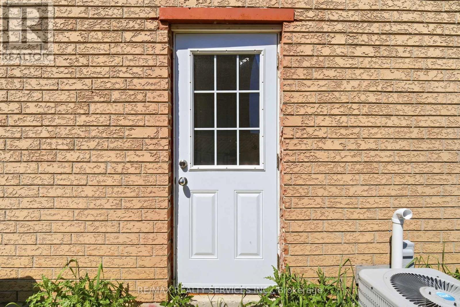39 CARUSO DRIVE - 25