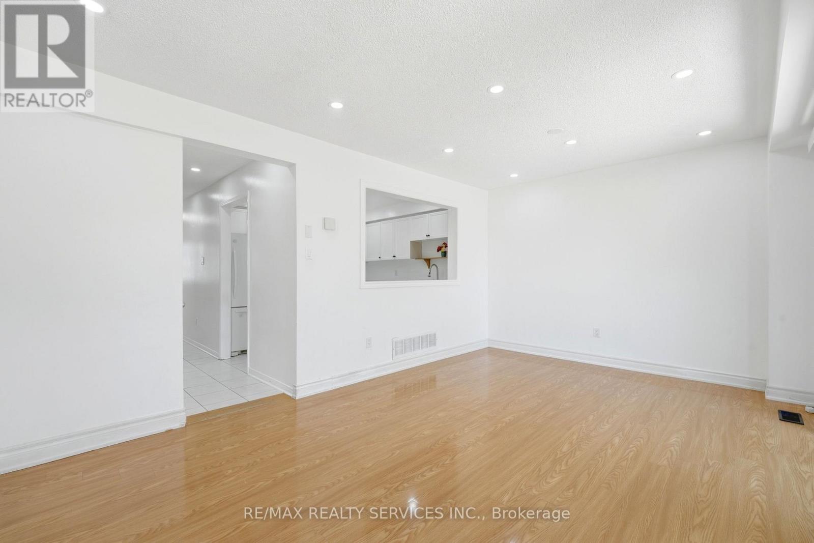39 CARUSO DRIVE - 9
