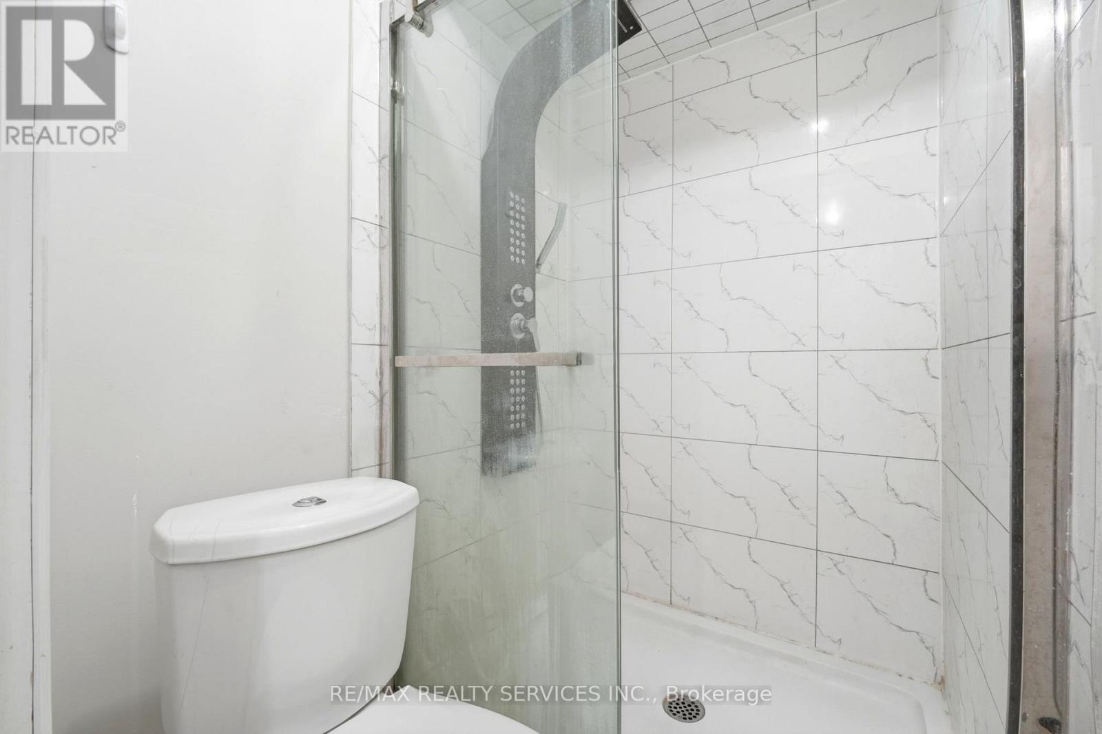 39 CARUSO DRIVE - 23