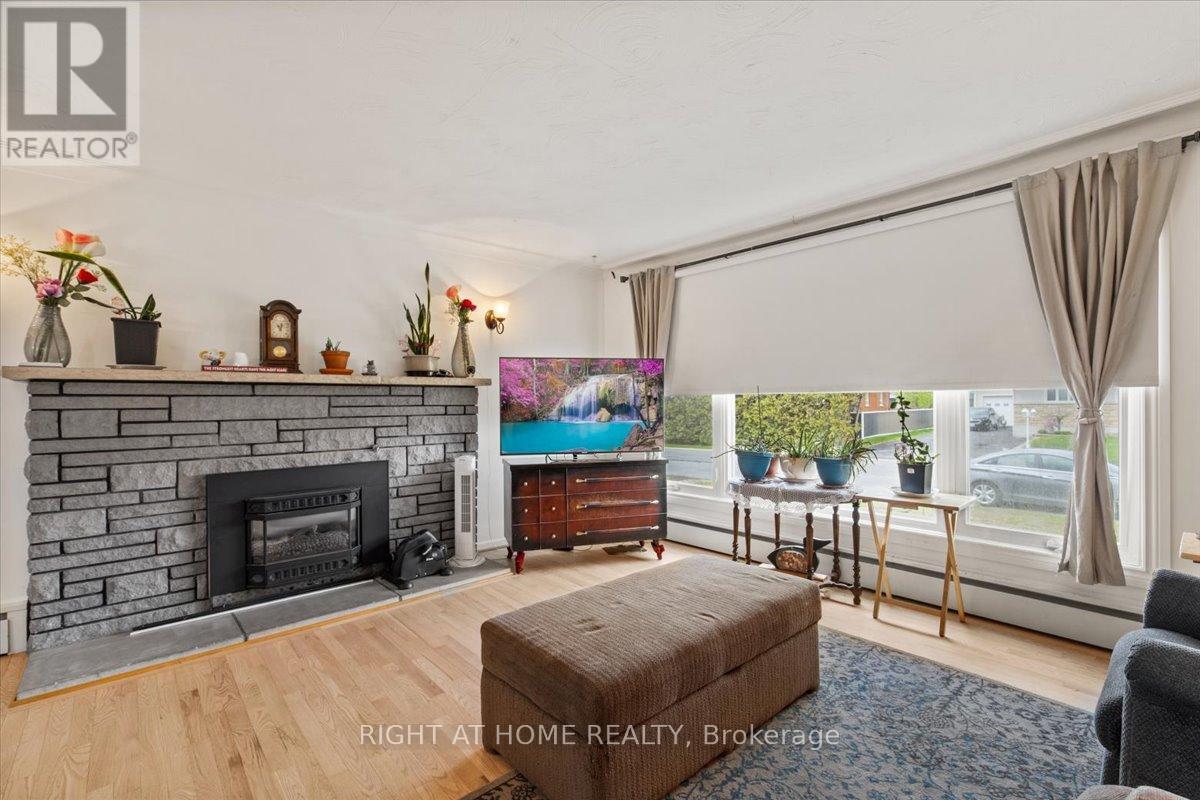 2439 RAYMOND STREET - 8