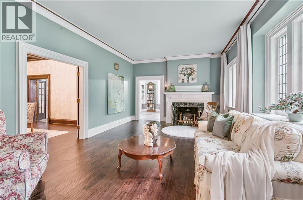 122 DUFFERIN Avenue - 10