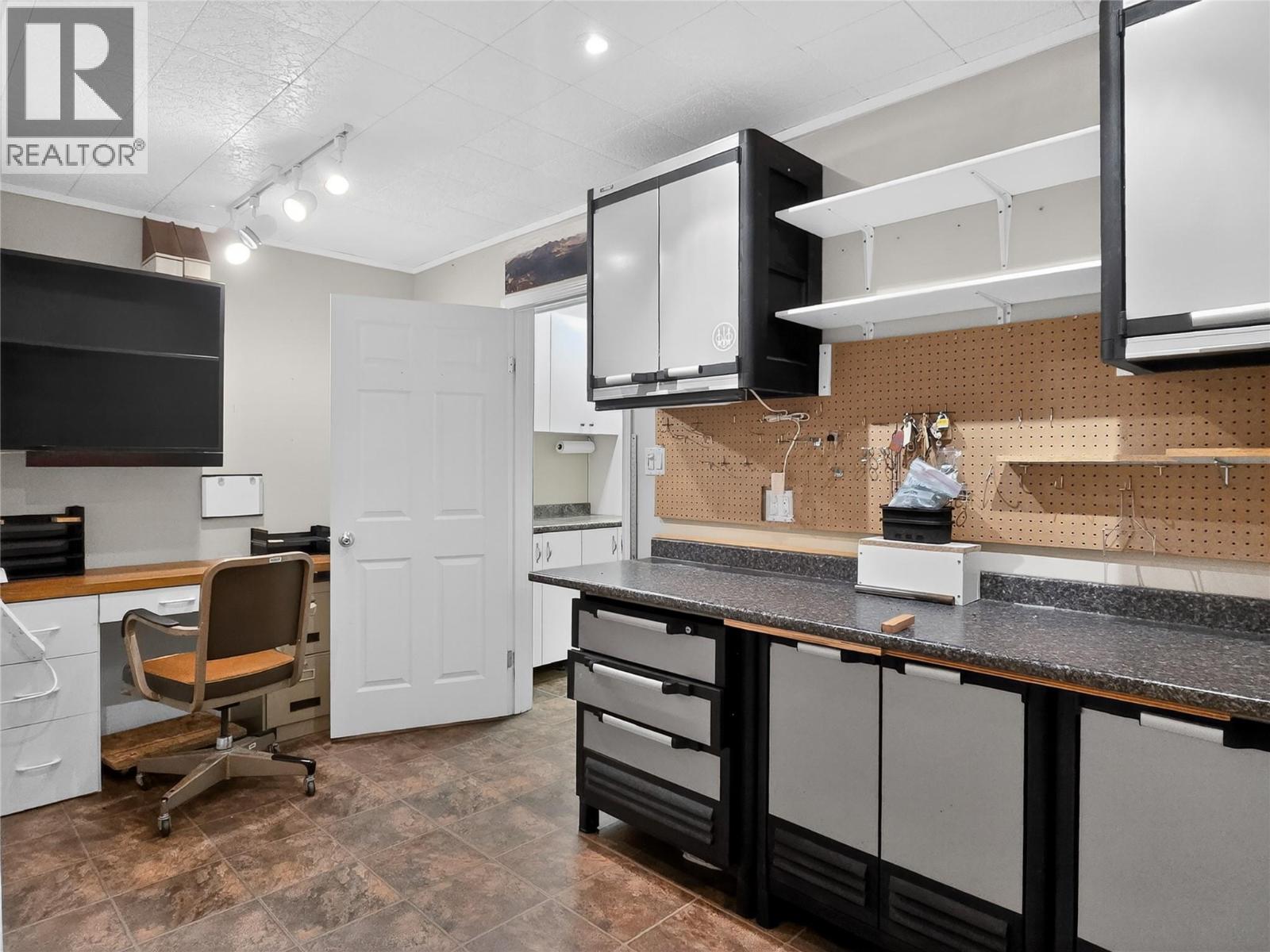 1204 Vista Heights Drive - 32
