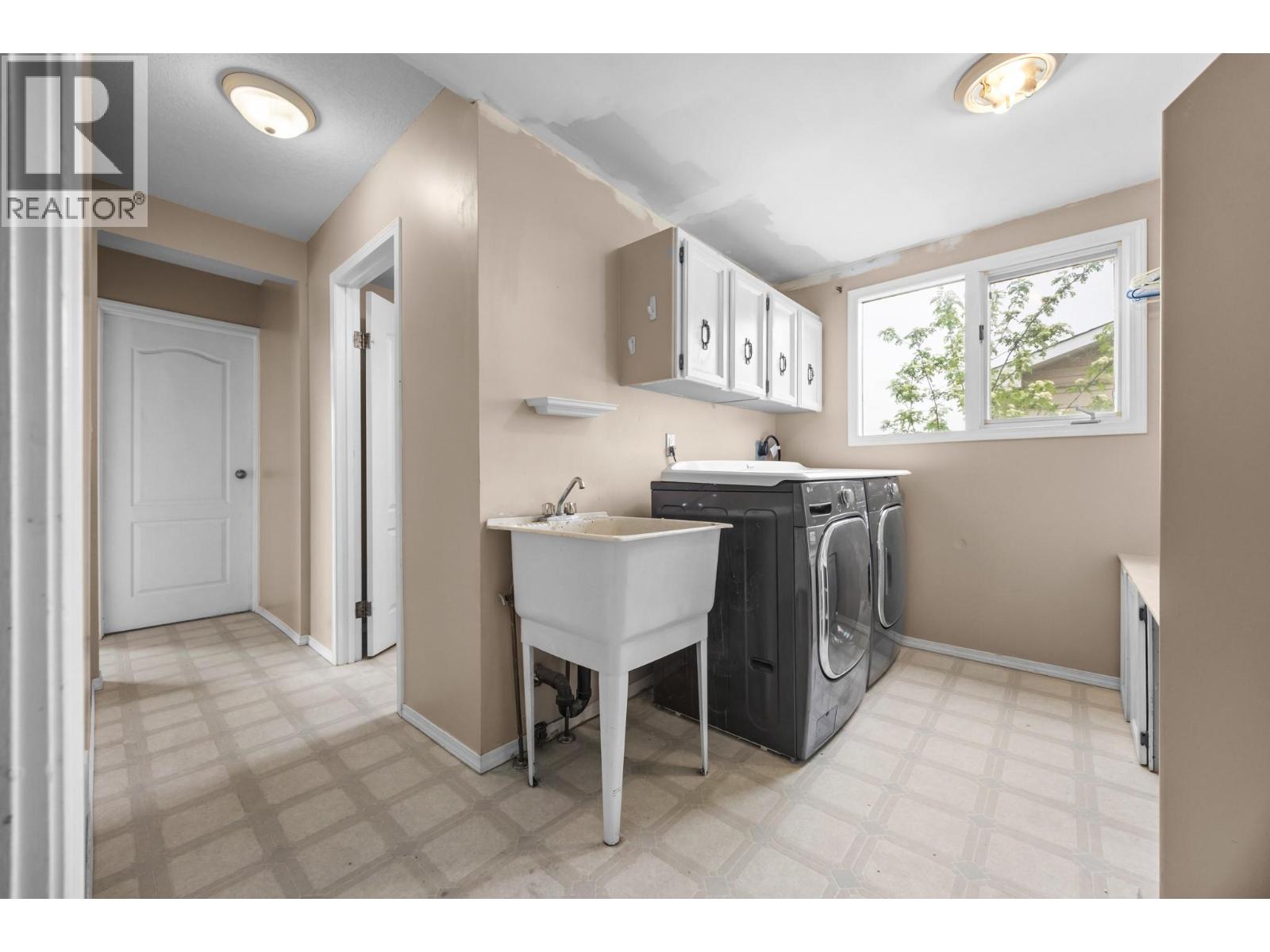 4015 15 Crescent - 41